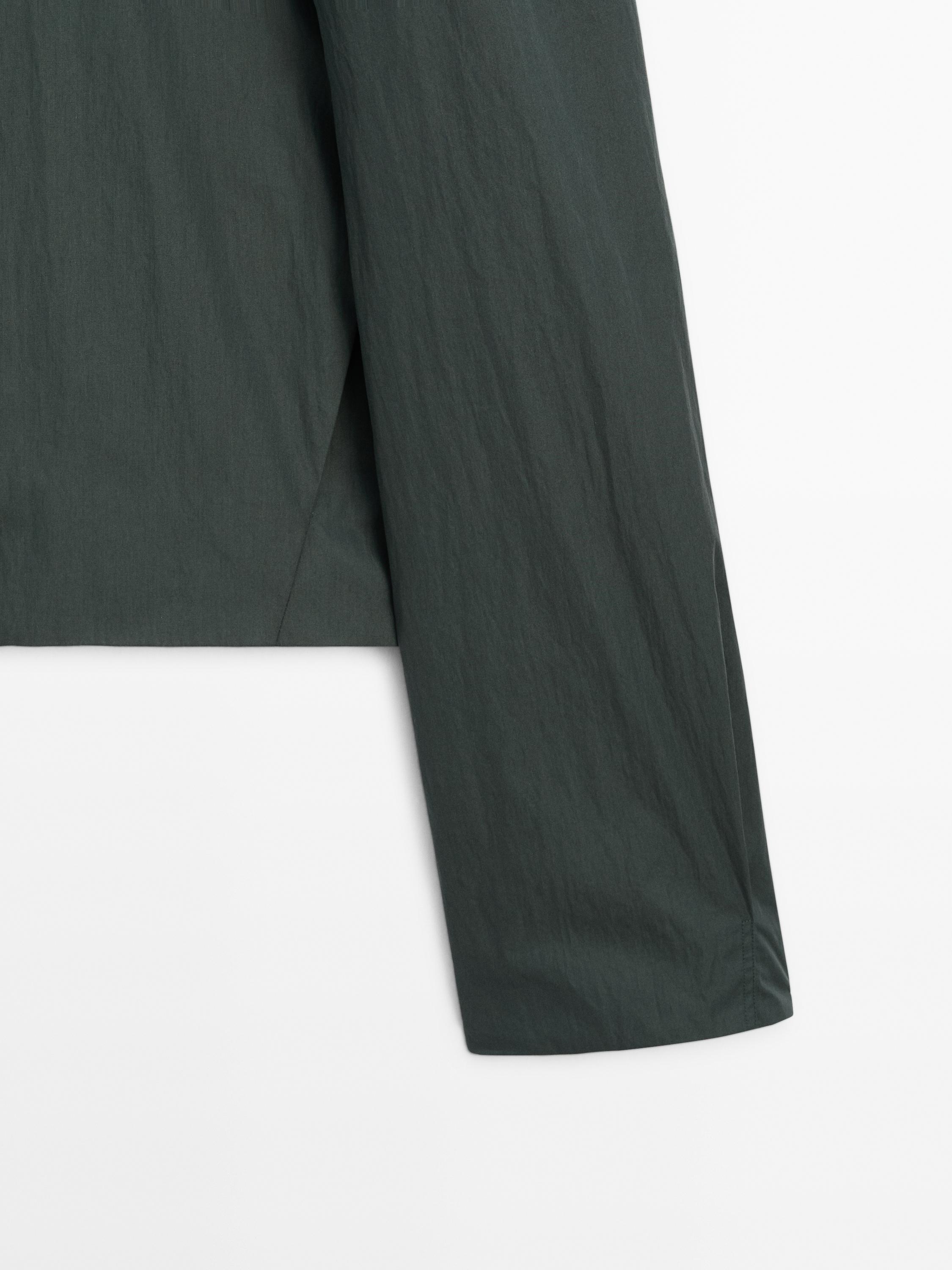 Voluminous flowing cropped jacket