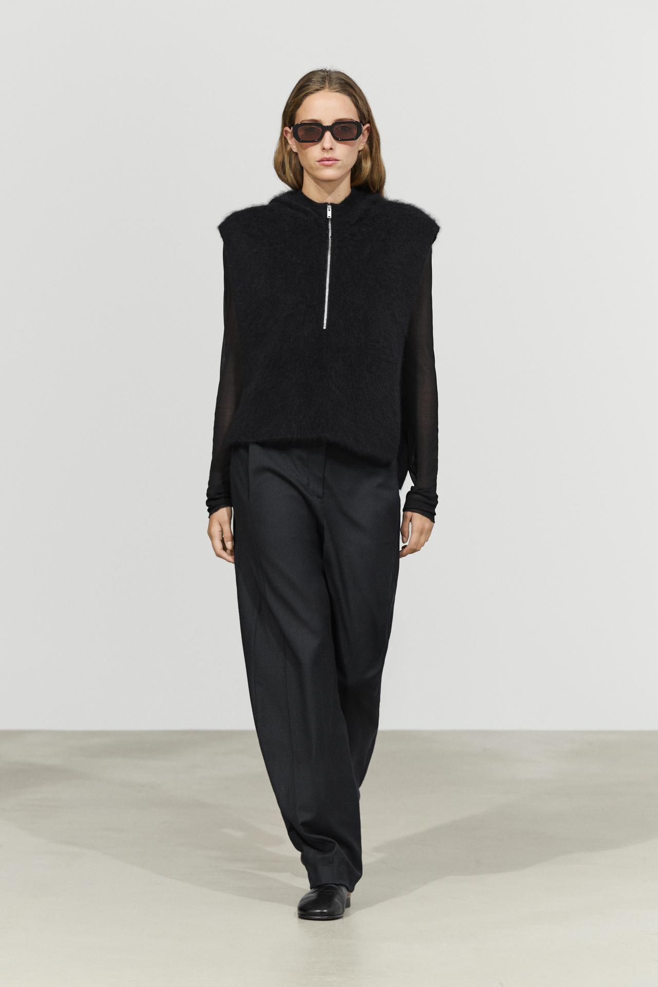 100% cashmere hooded knit vest — BLACK