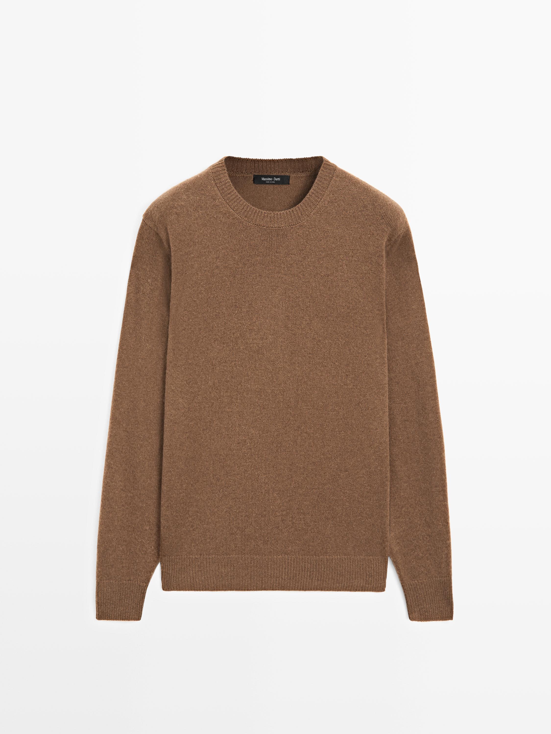 Stickad tröja i ullblandning med rund krage