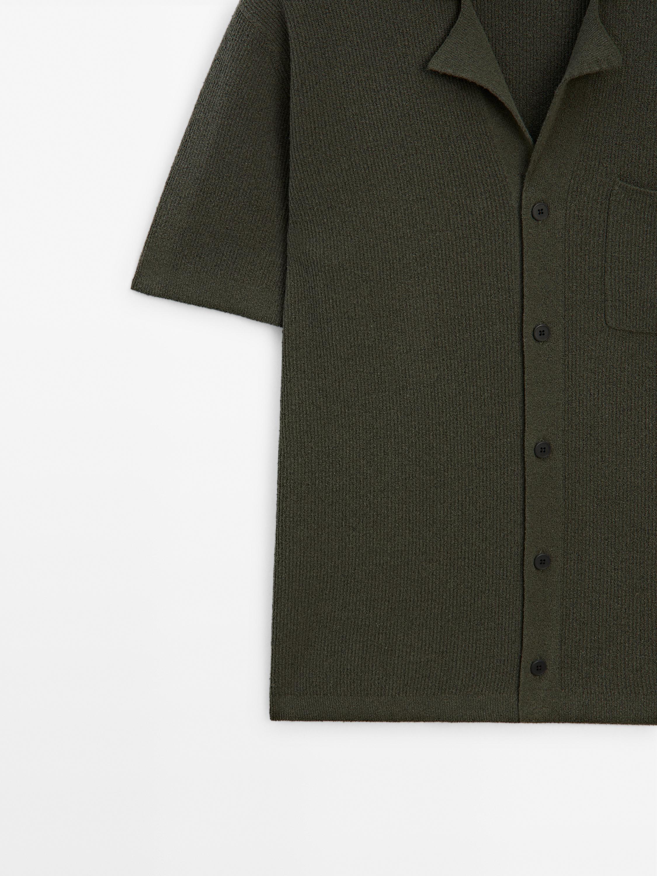 Short sleeve knit cardigan with buttons
