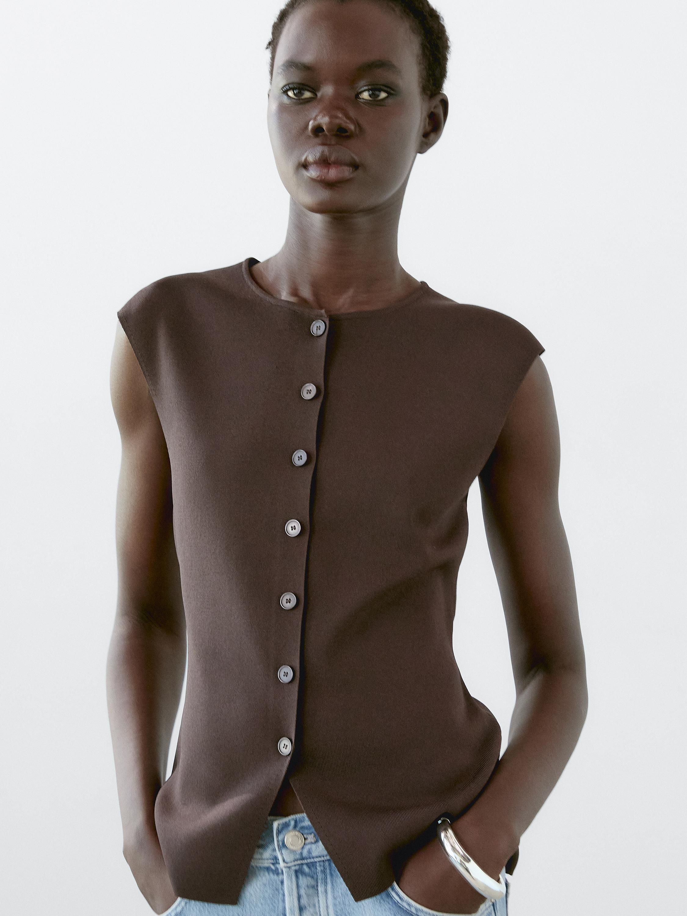 Tailored fit knit waistcoat with buttons