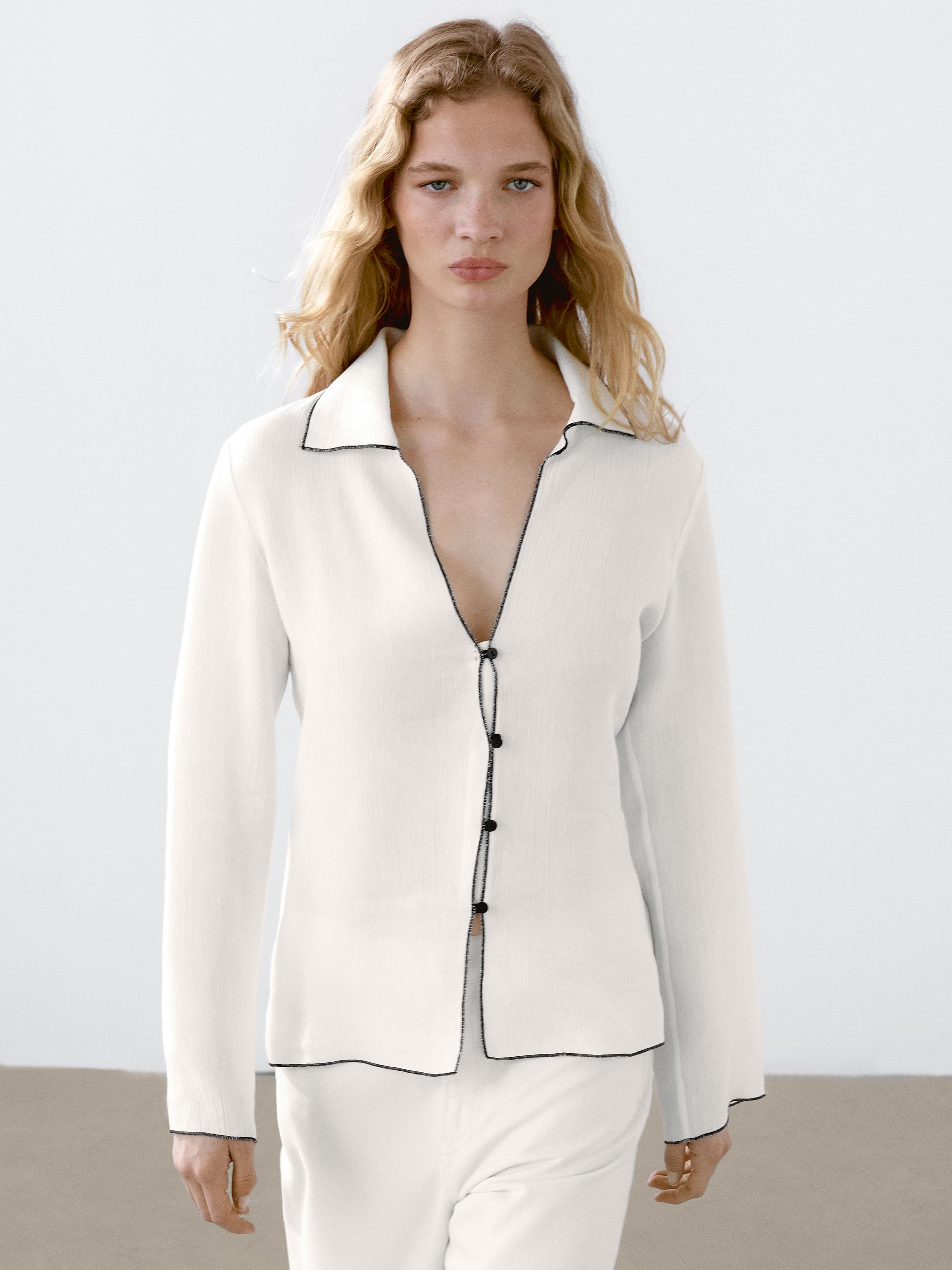 قميص فضفاض بتفاصيل متباينة