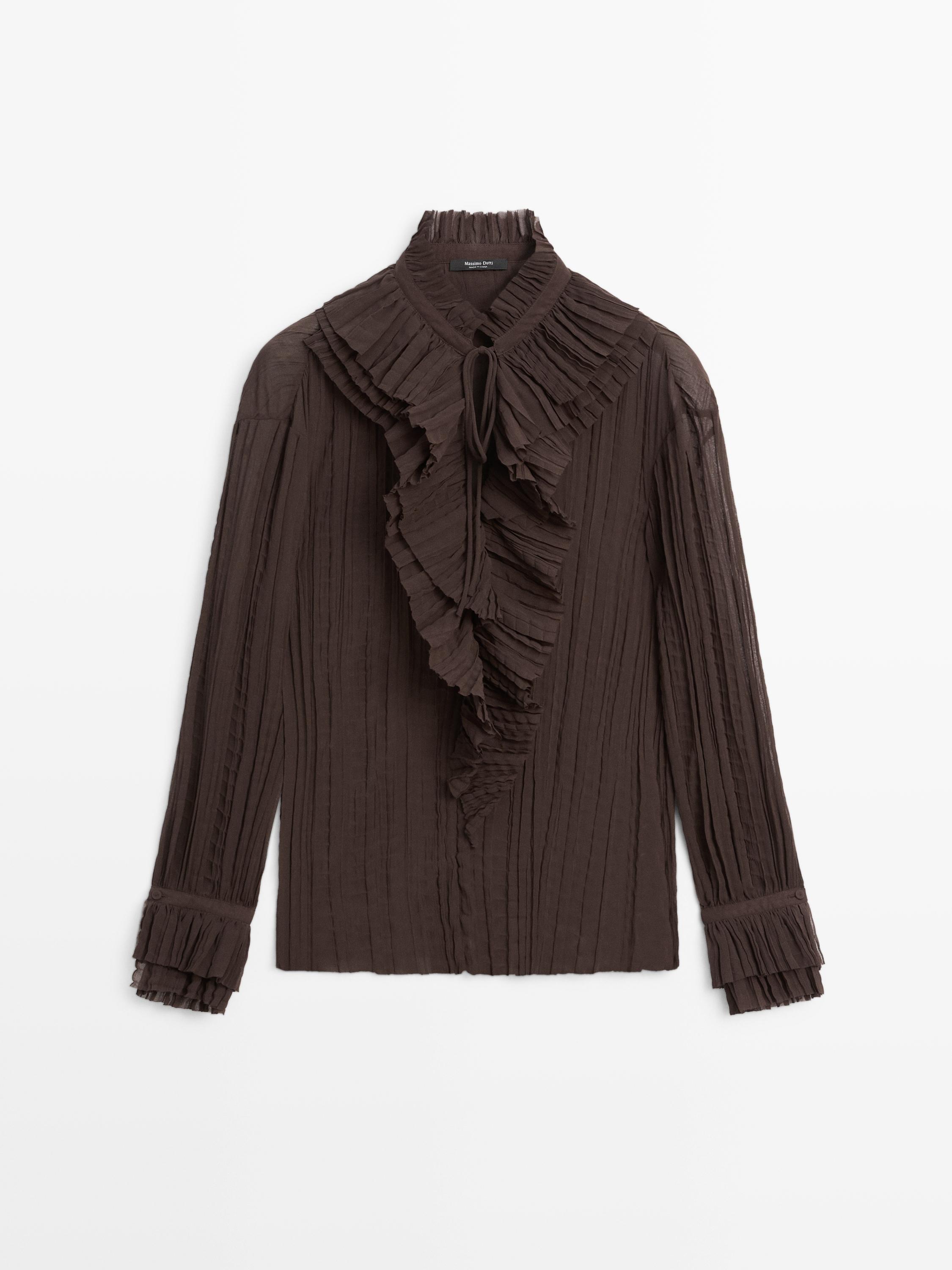 قميص بكسرات وتفصيل بكشكش