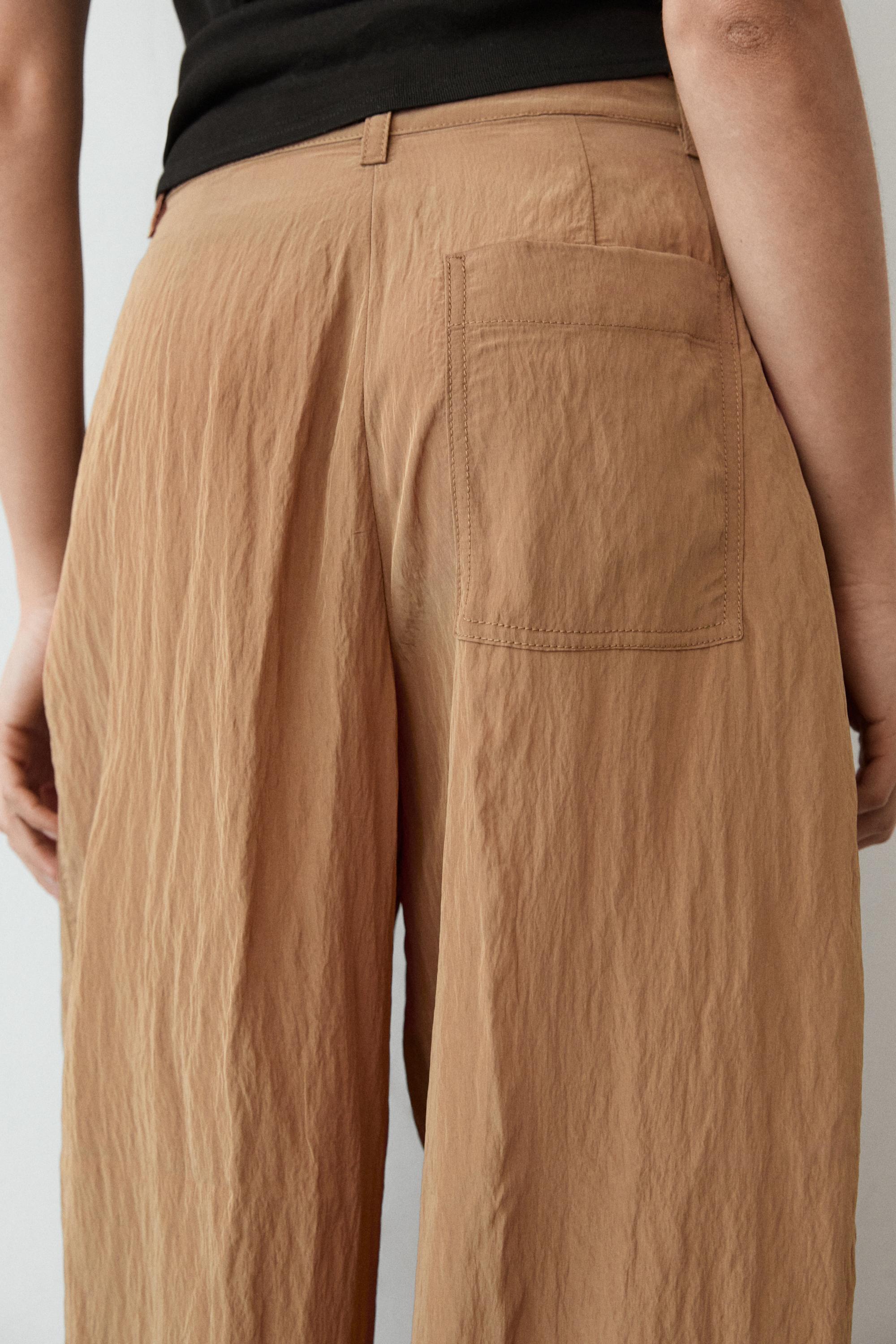 Lightweight barrel fit trousers — Caramel