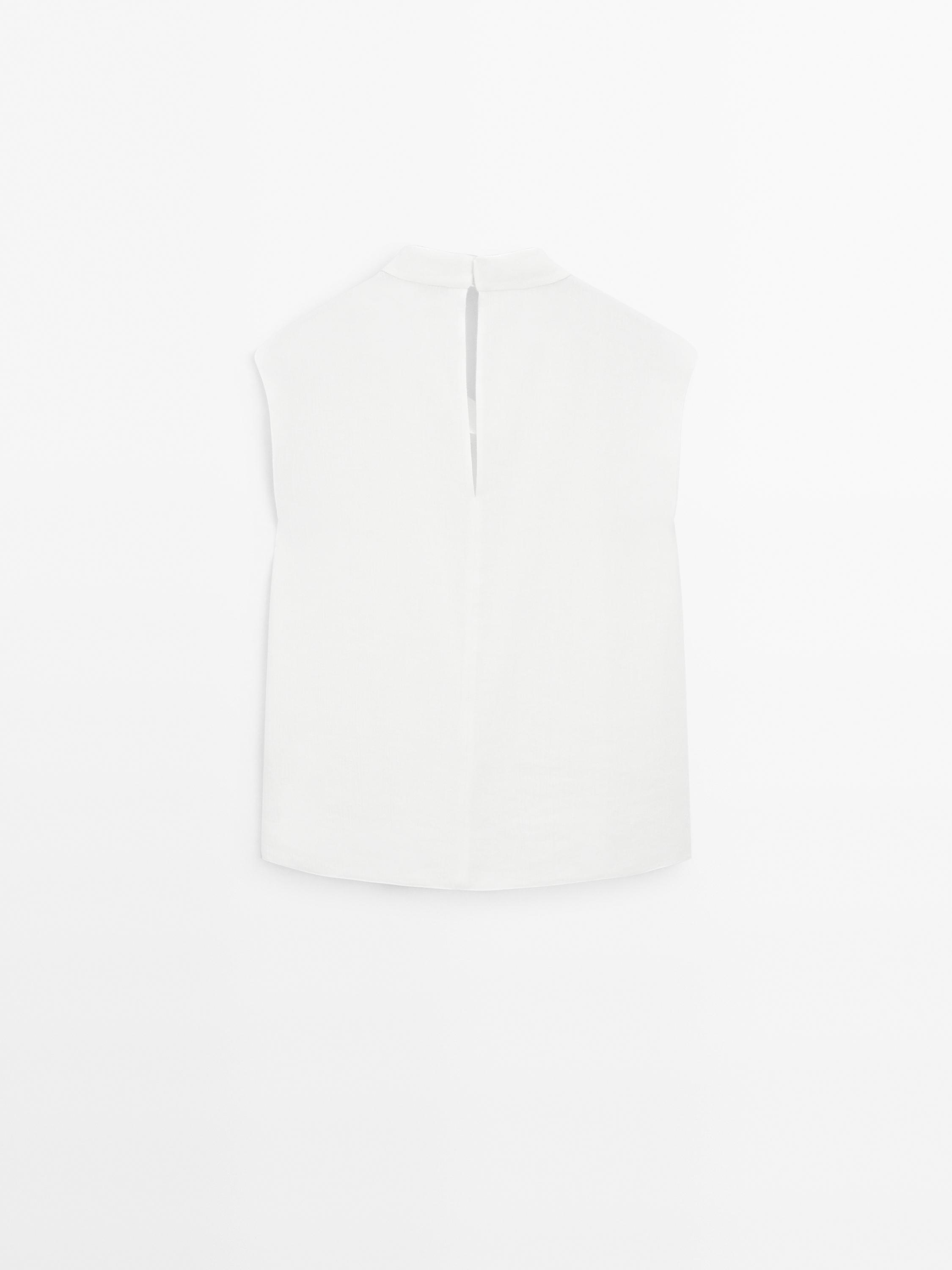 Flowing blouse with draped collar