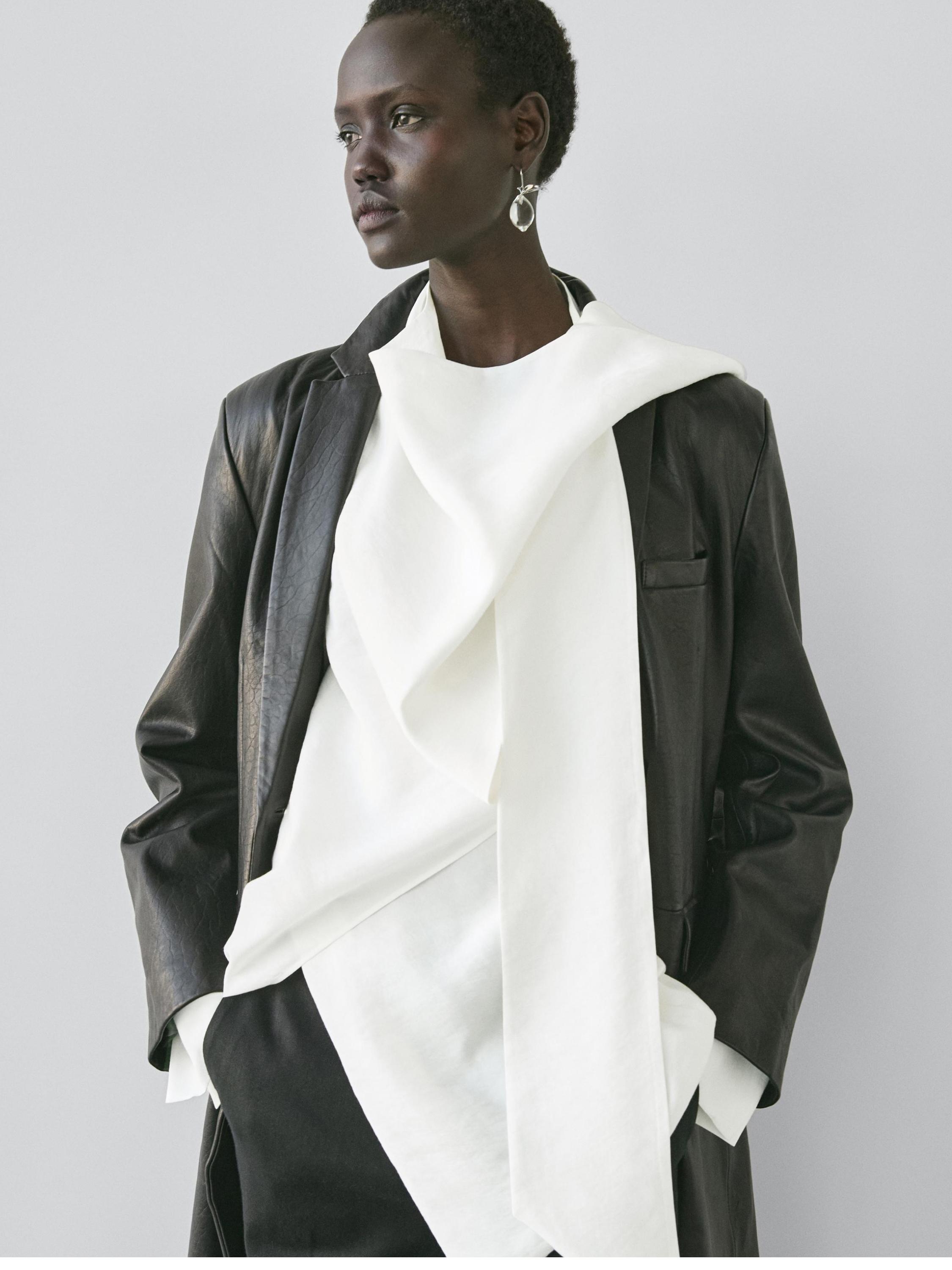 Blouse met gedrapeerd detail - STUDIO