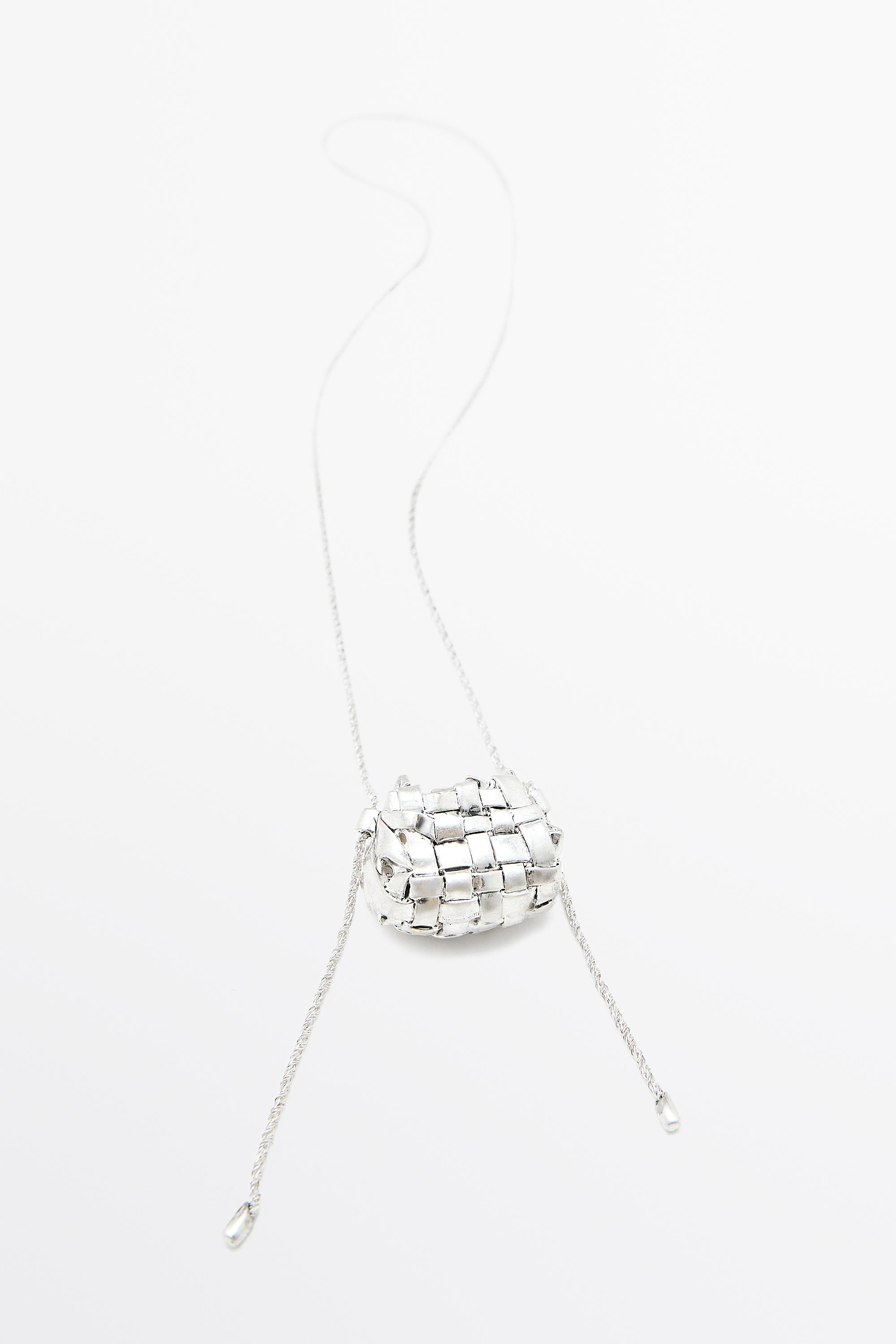 Long necklace with basket piece