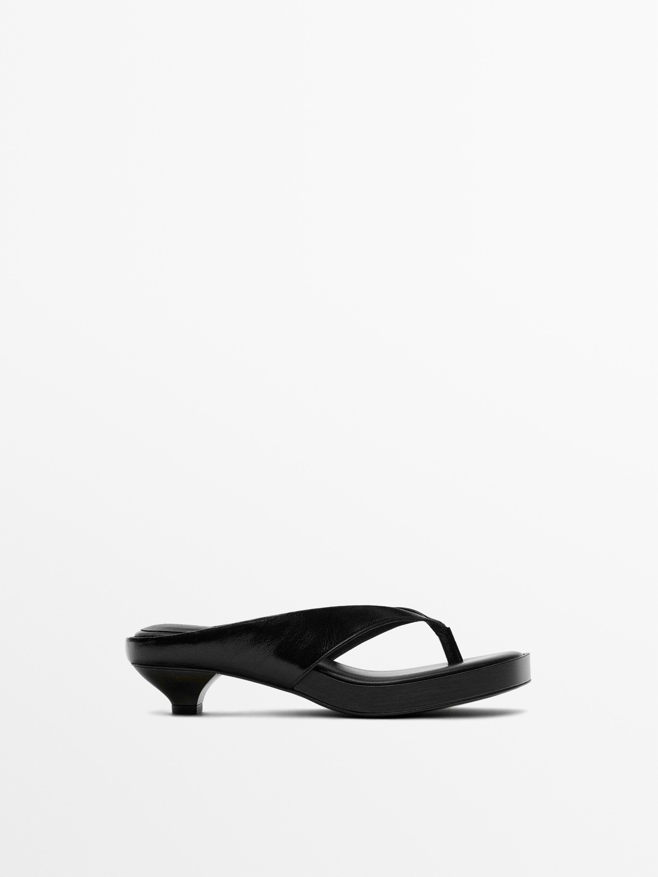 Mid-heel sandals with toe divider