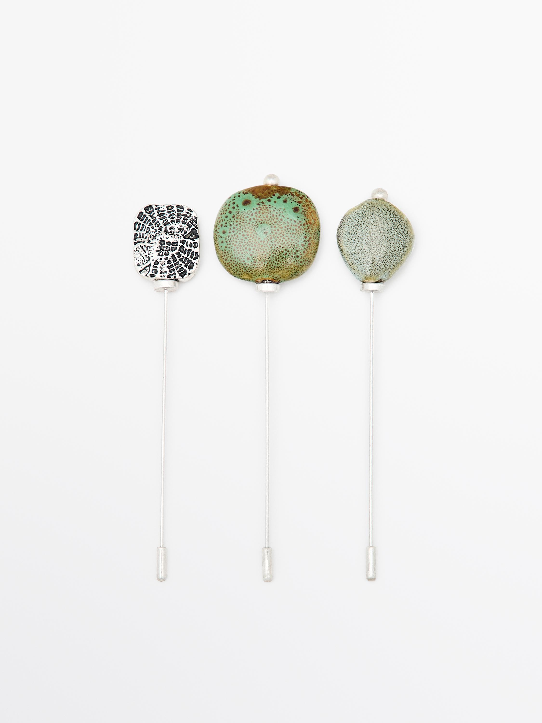 Broche pieza cerámica y medalla textura