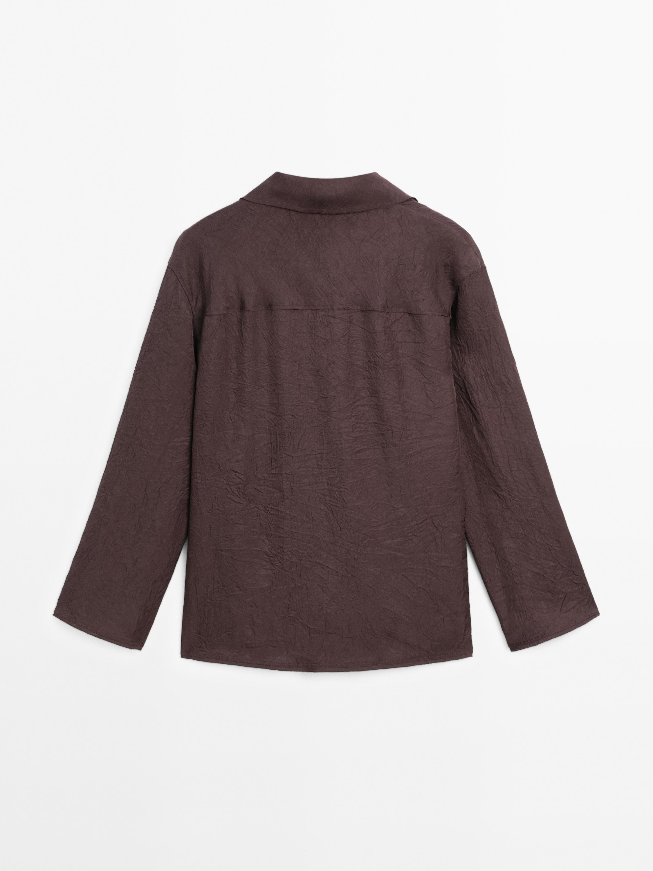 Flowing shirt featuring long sleeves with vents