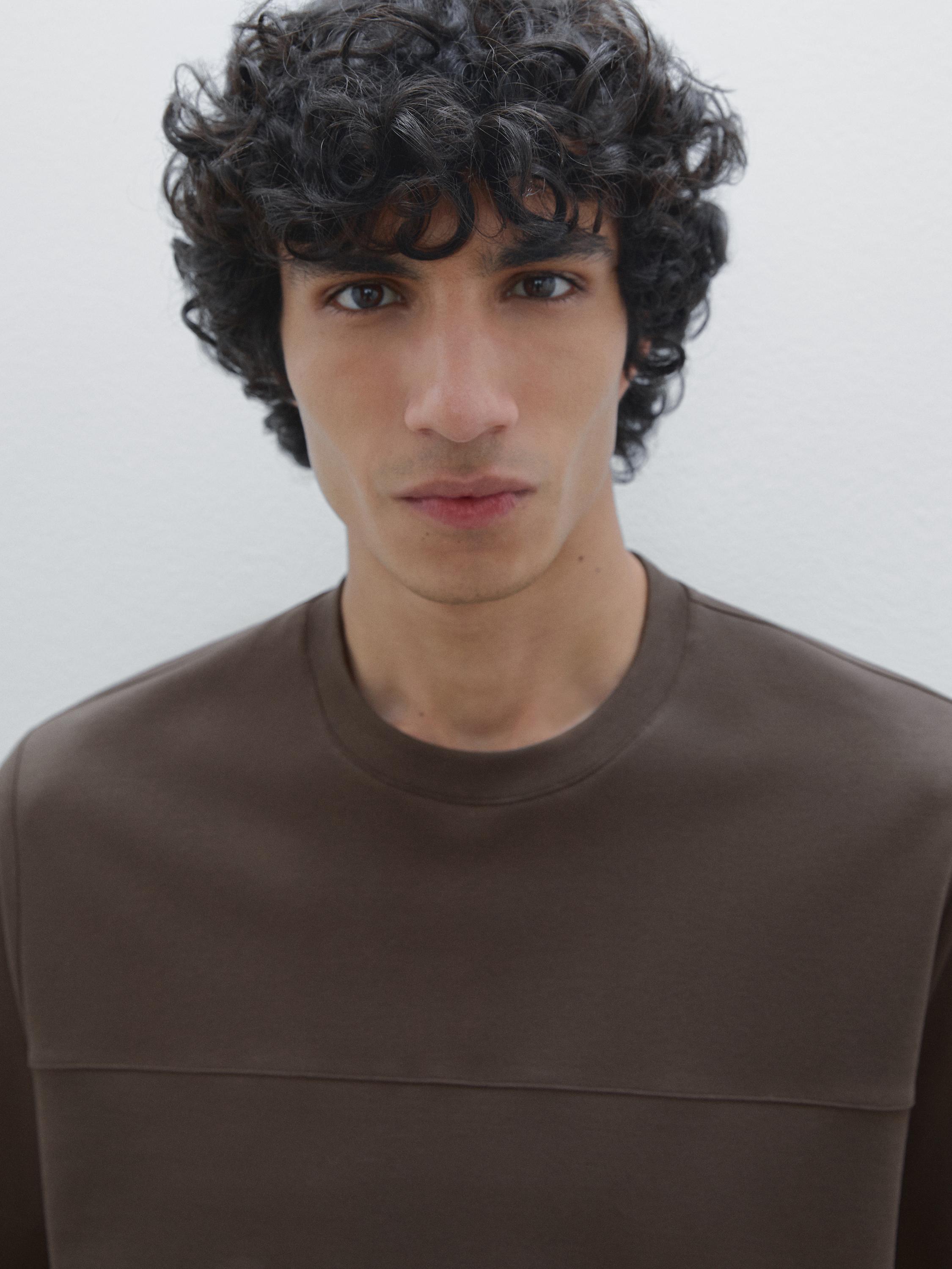100% cotton T-shirt with seam detail