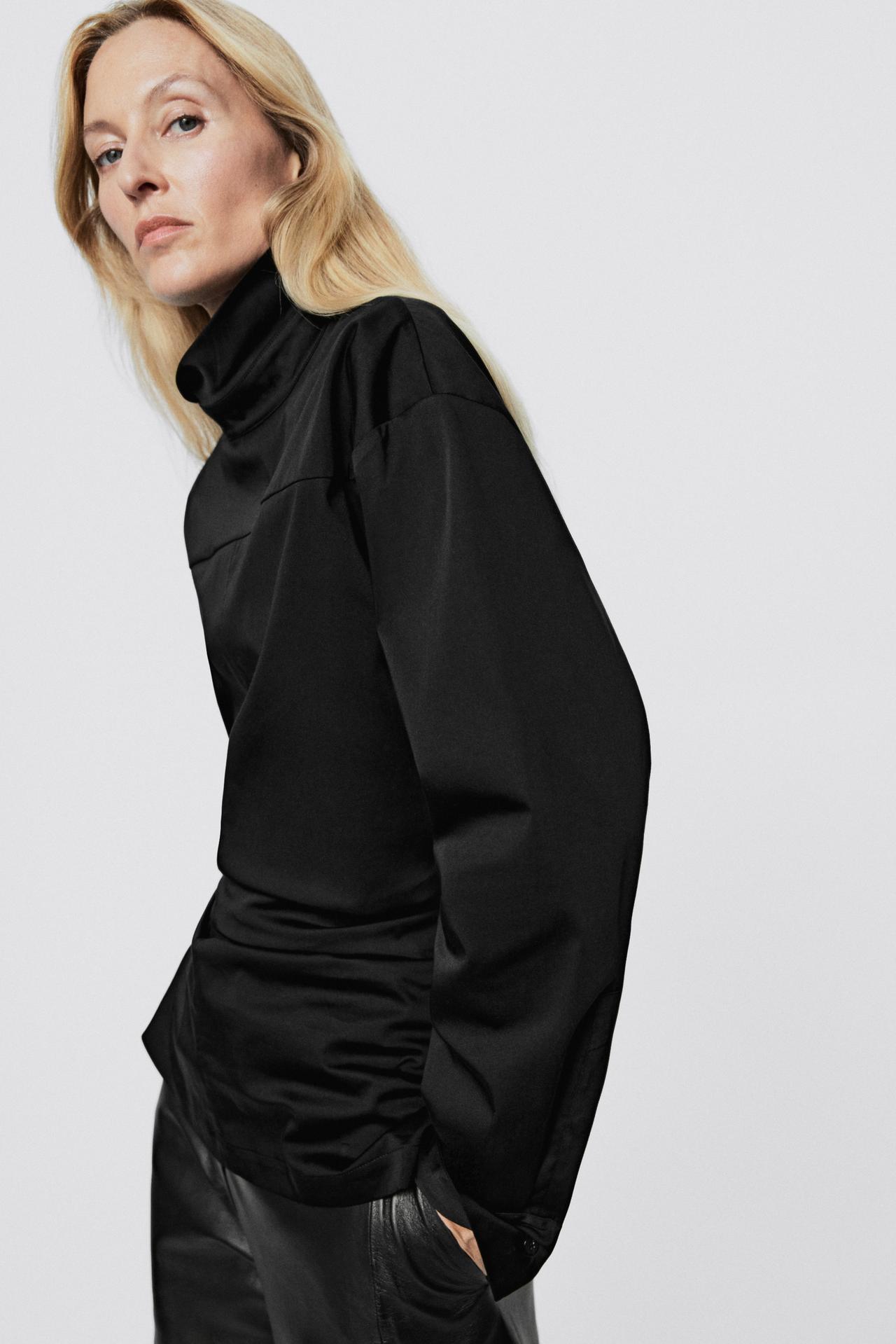 High neck zipper blouse - LIMITED EDITION — BLACK