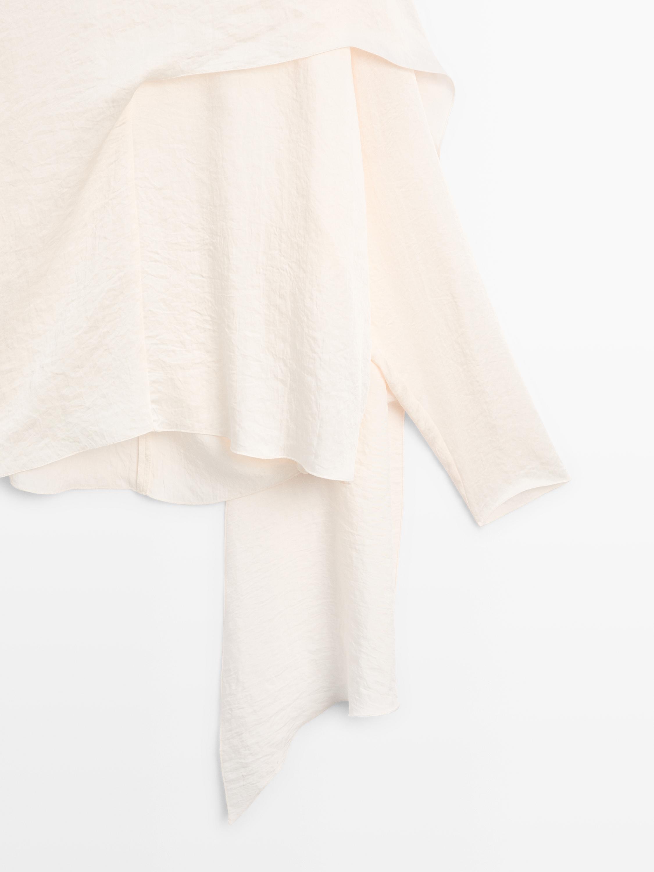 Blusa fluida cuello envolvente satinada - STUDIO