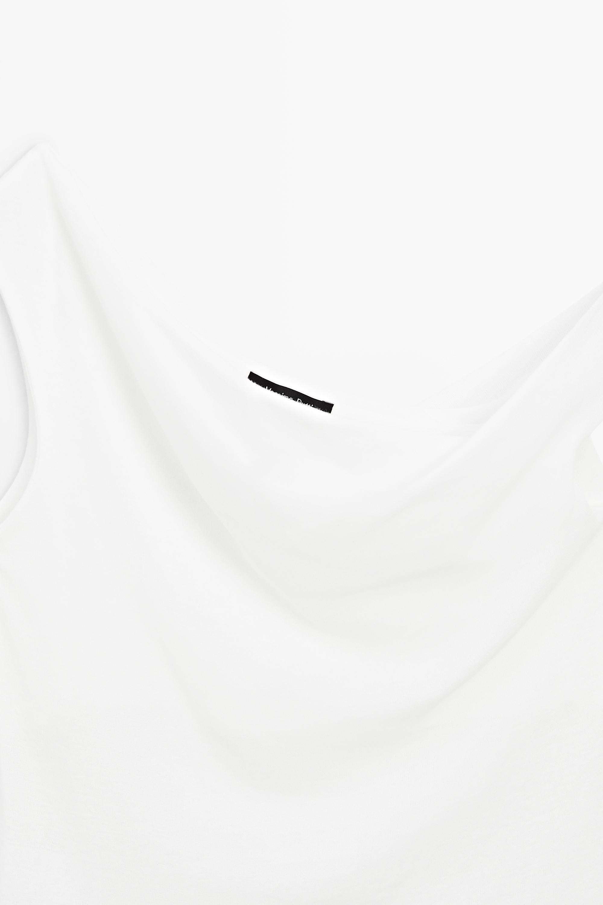 Asymmetric off-the-shoulder top — Off white