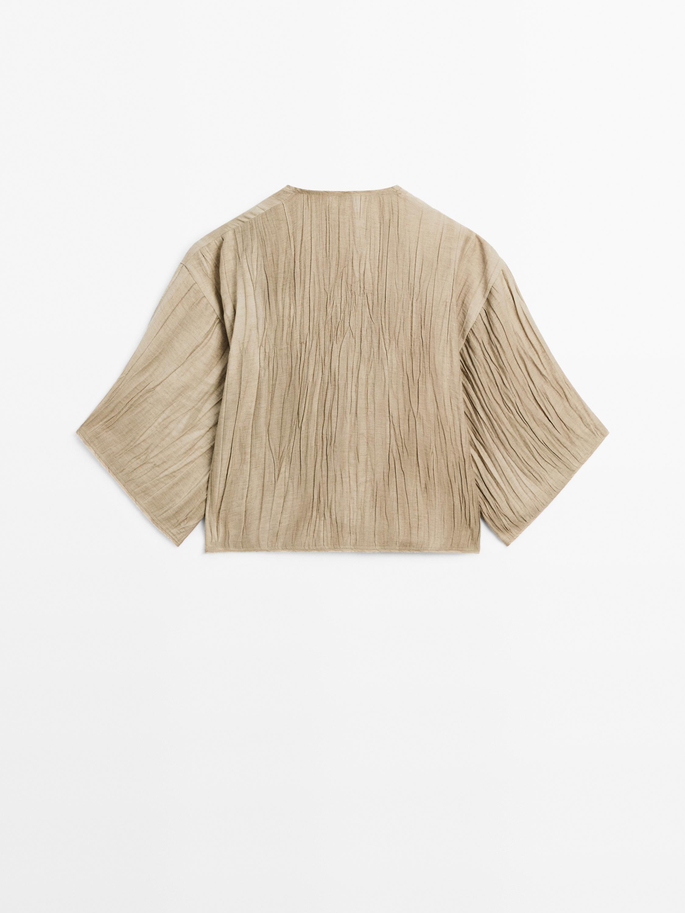 Flowing kimono with tie detail