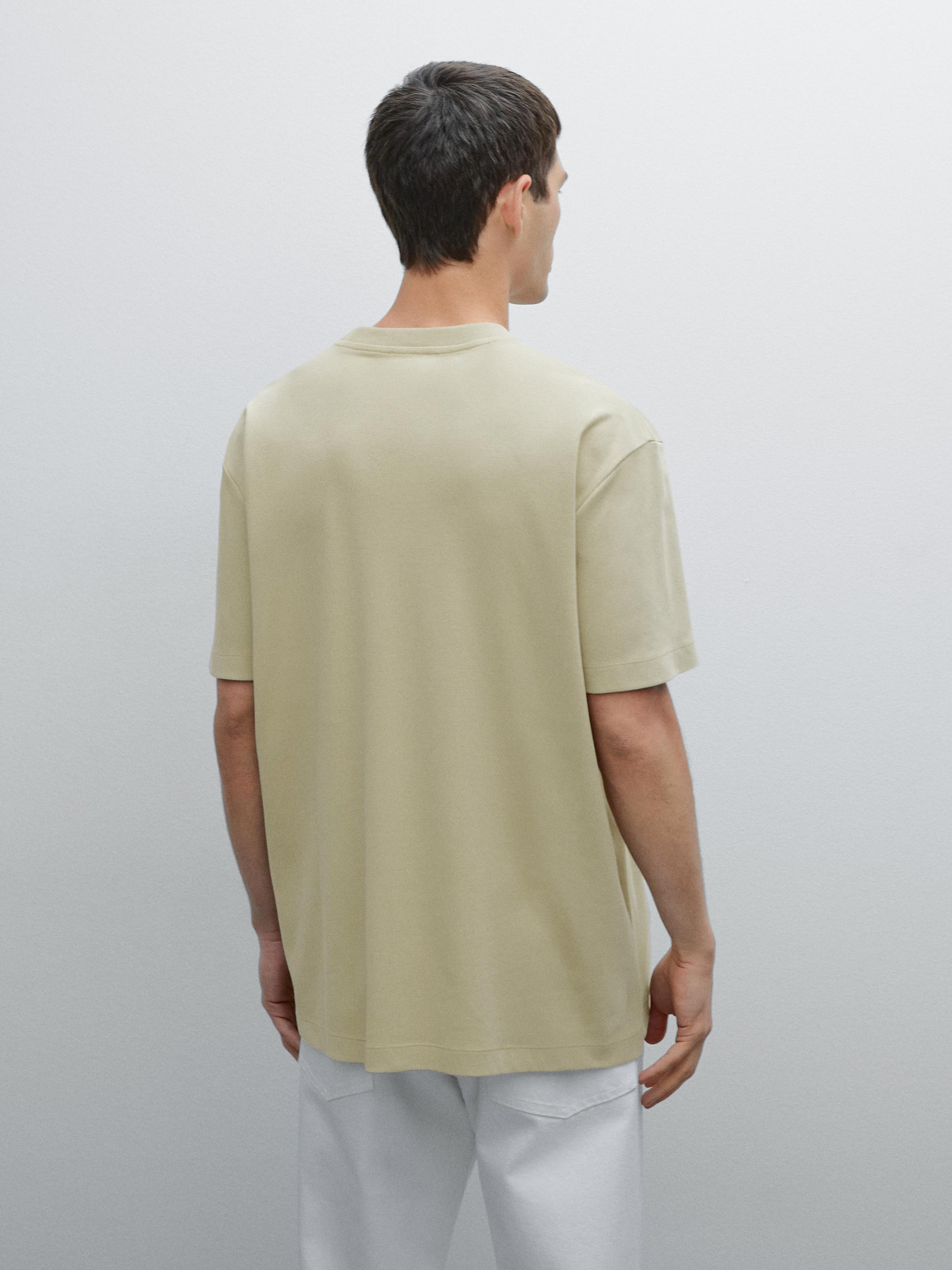 T-shirt medium weight 100% cotton