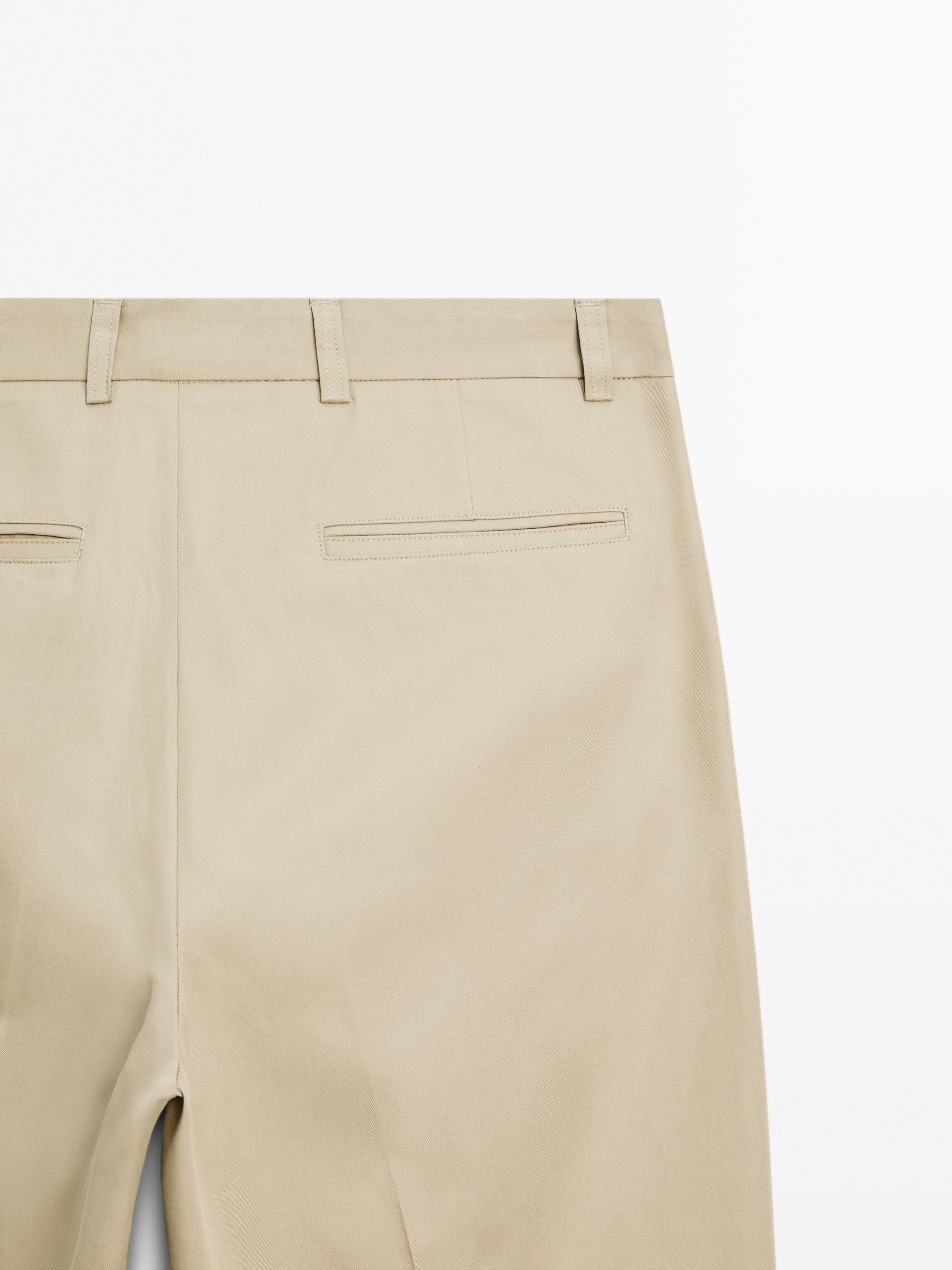 Pantalón relaxed fit detalle pinza