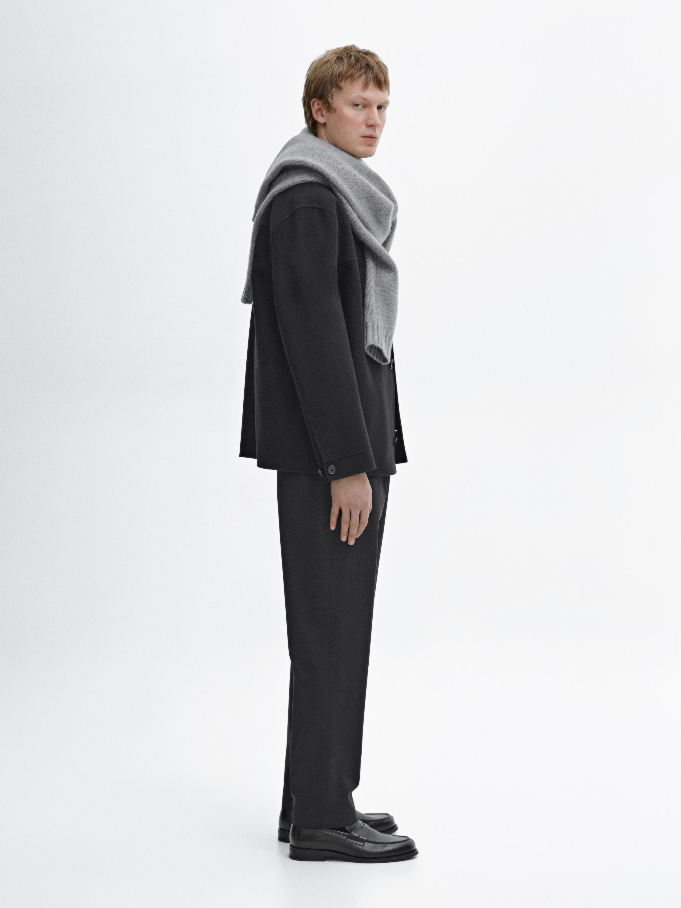 Pantalón tapered fit detalle hebilla