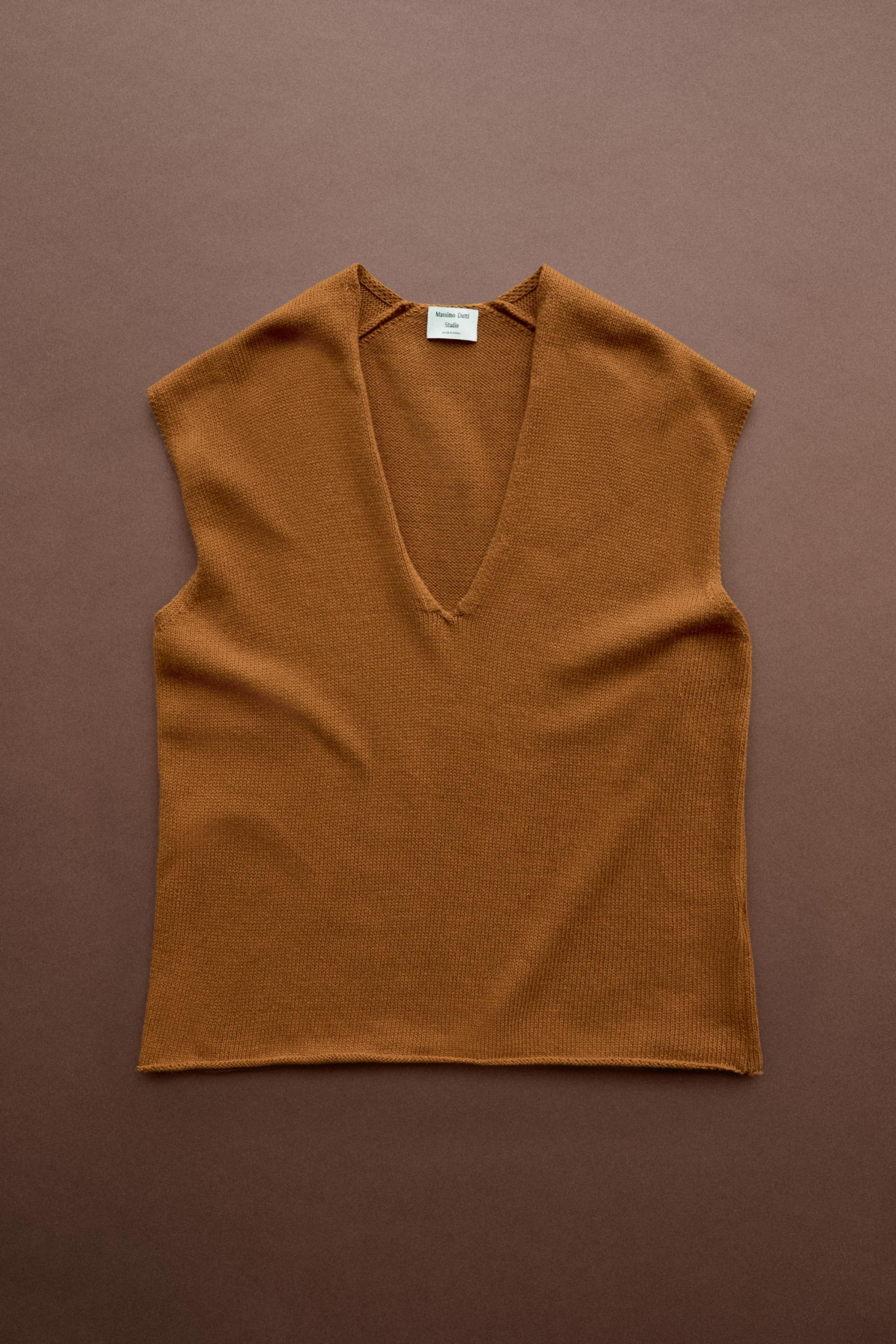 100% Cotton V-Neck Vest - STUDIO — Washed