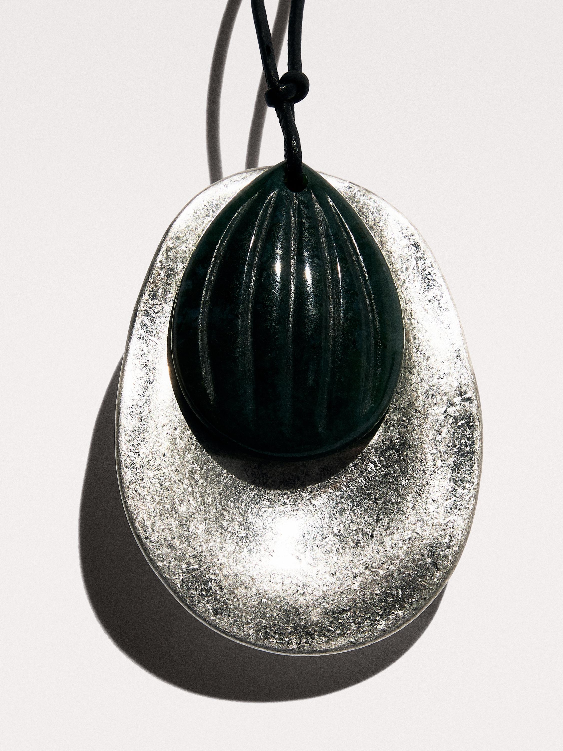 Collier pendentif amande