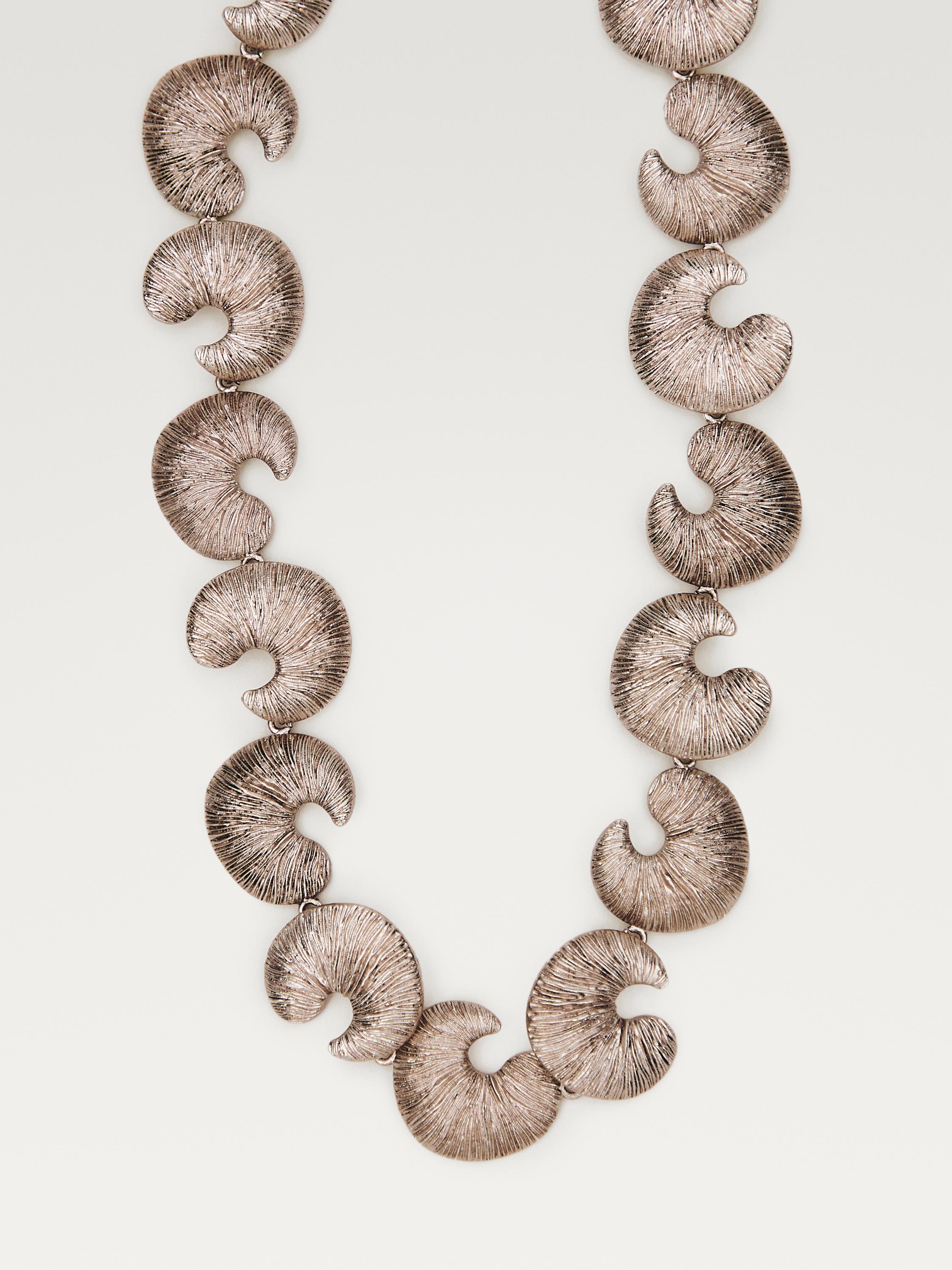 Seashell choker