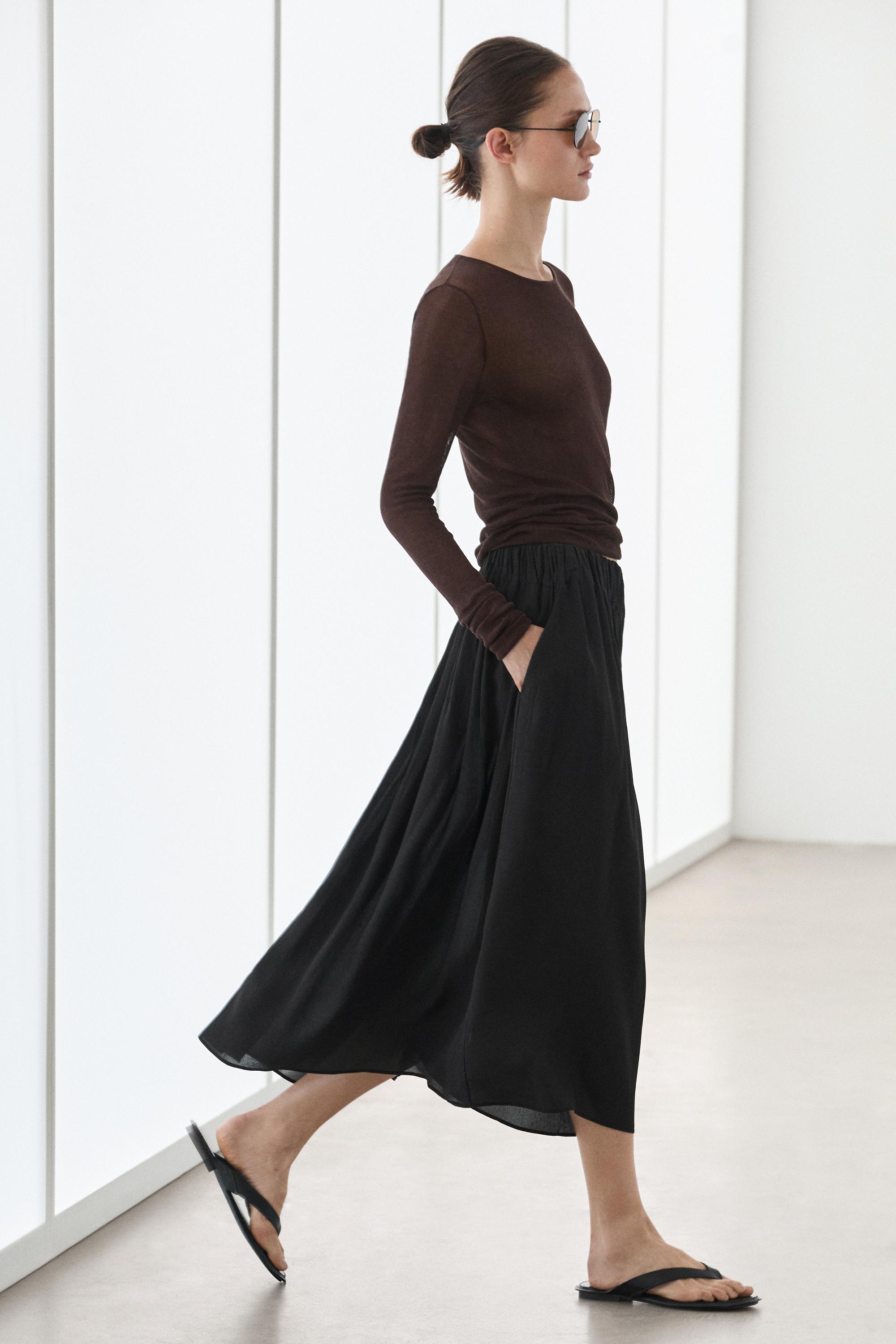 Pleated midi skirt — BLACK