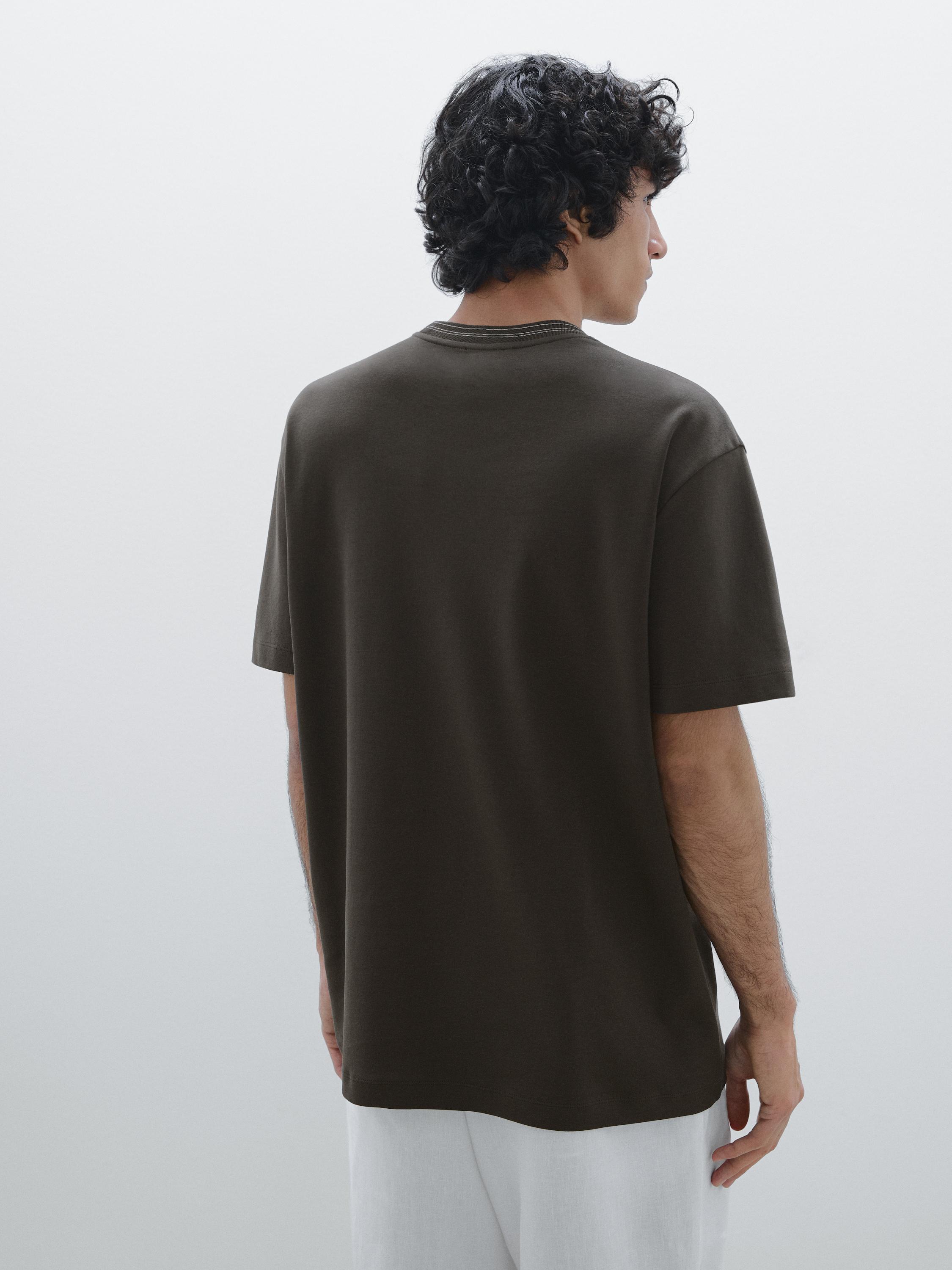 100% cotton T-shirt with neckline detail