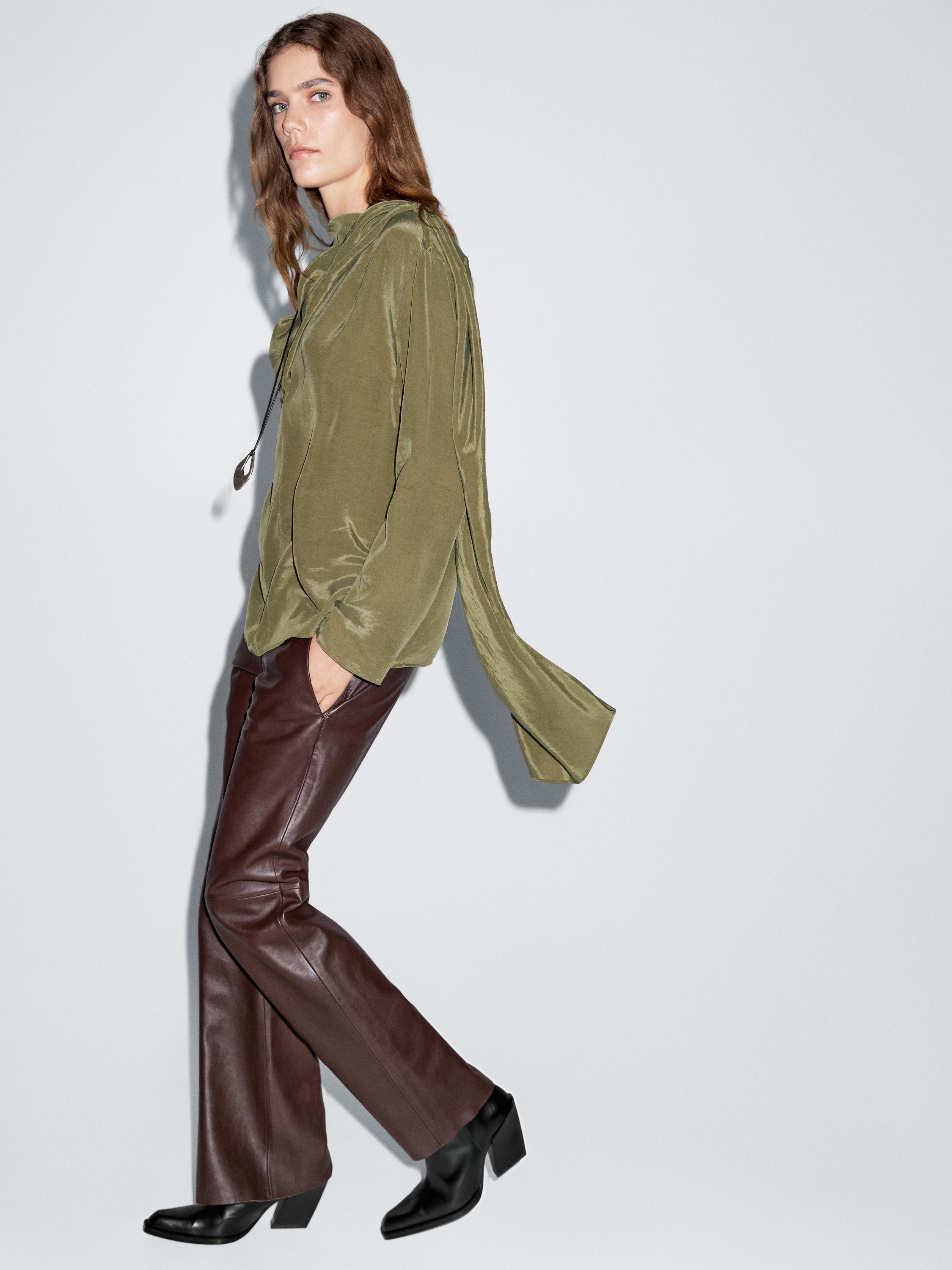 Блуза из струящейся ткани с объемным воротником