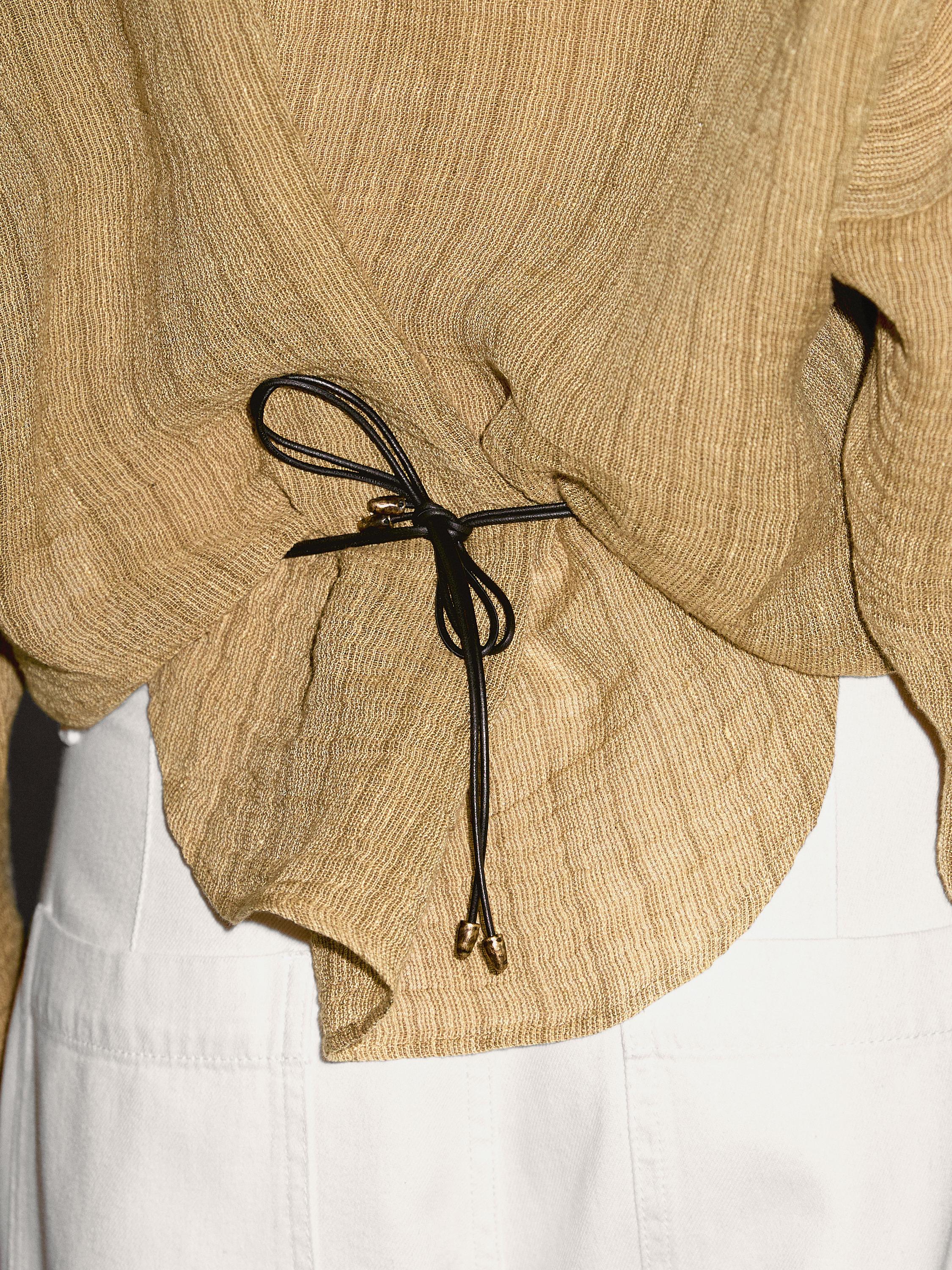 Blusa cuello polo abierto mezcla lino