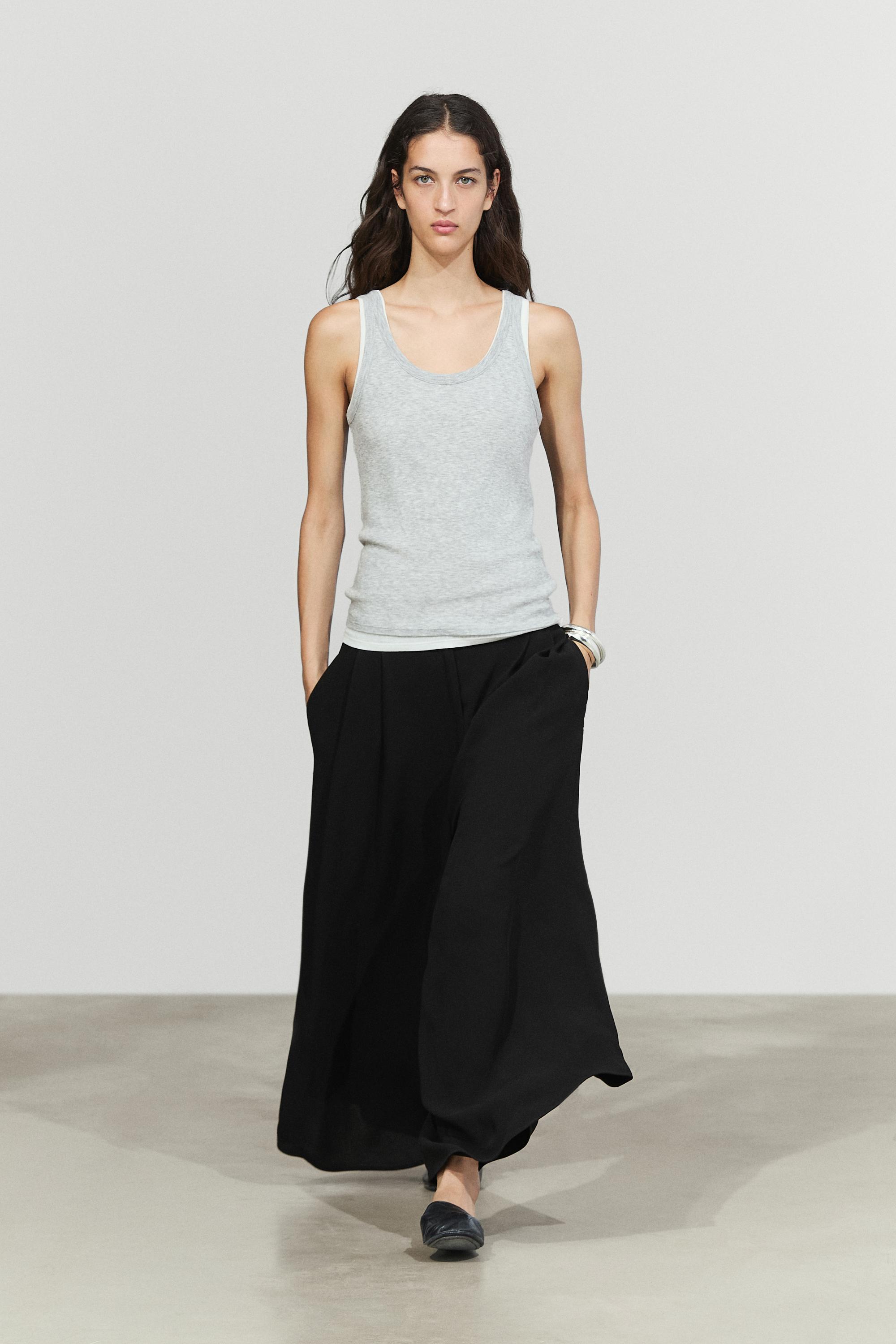 Voluminous wide-leg pleated pants — BLACK
