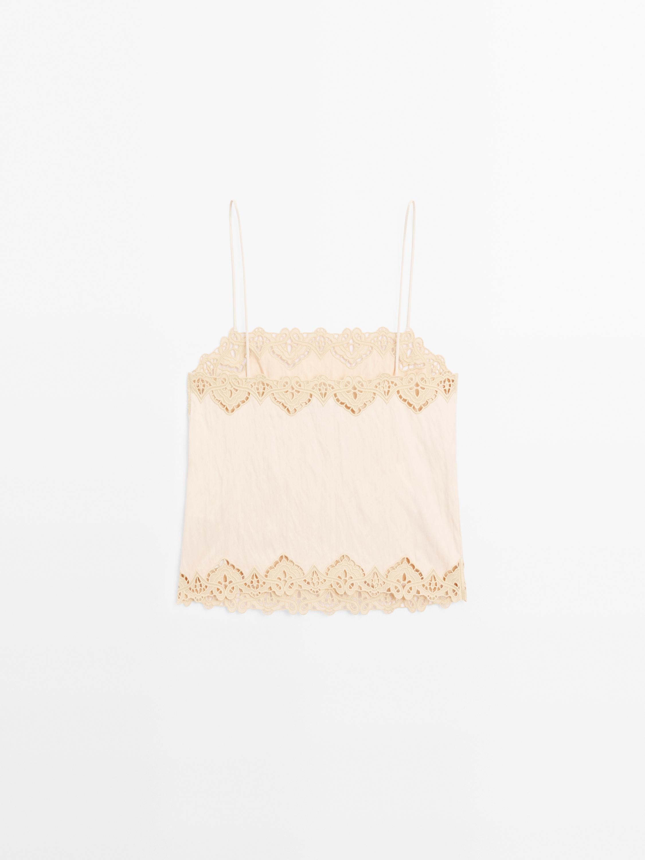 Flowing top with blonde lace detail