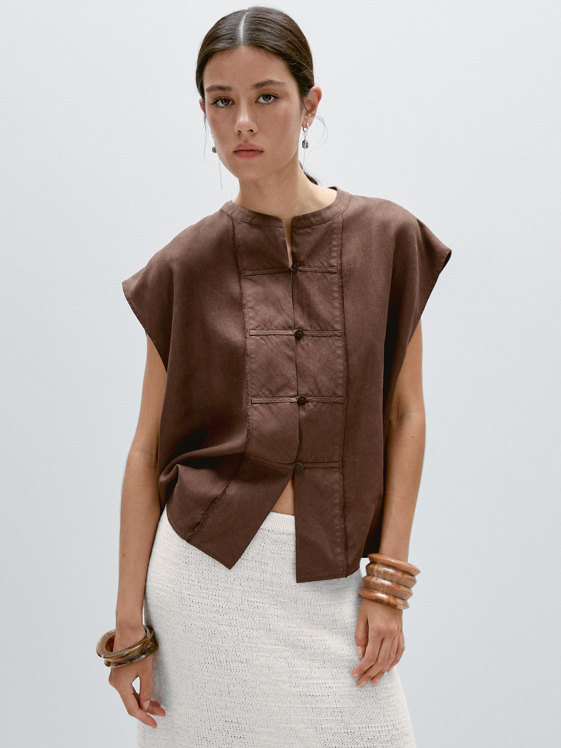 Chaleco detalle pechera abotonada