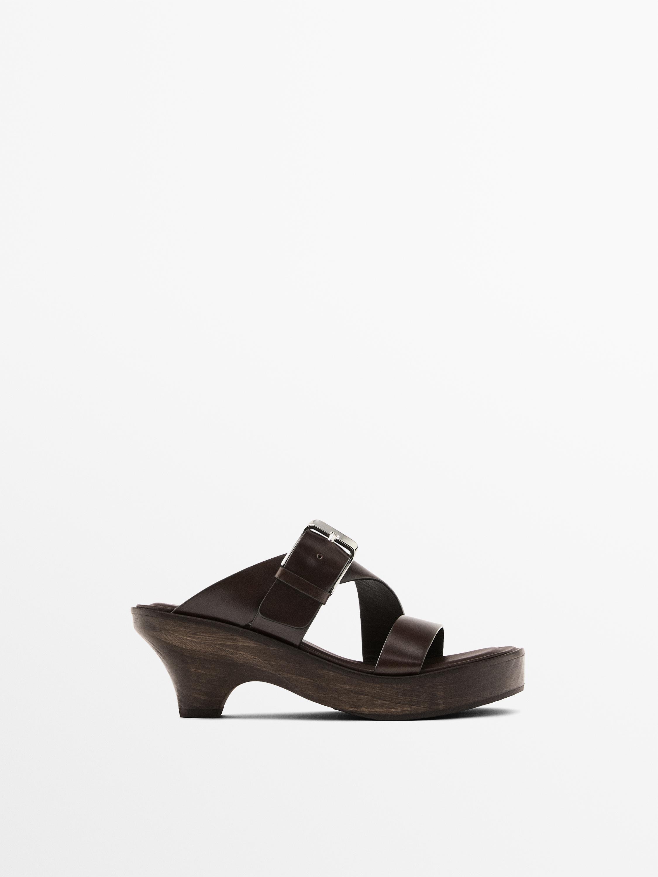 Sandales à talon en bois