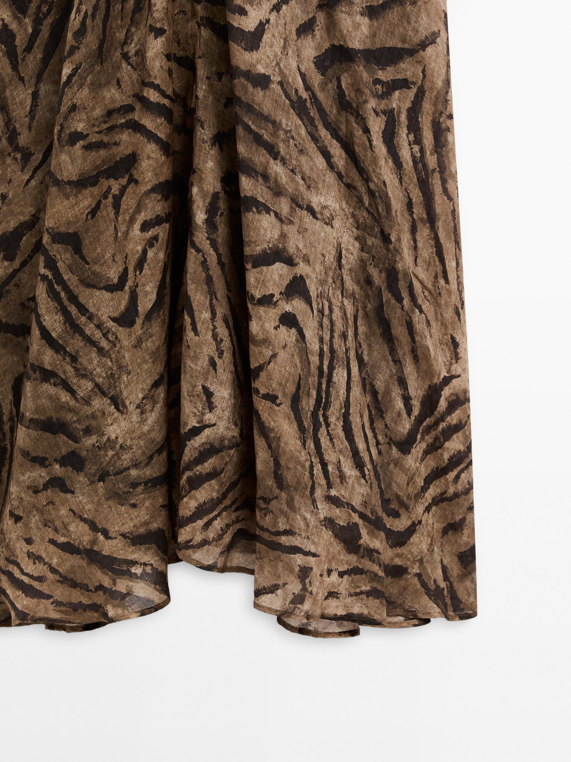 Langes Kleid aus Ramiemischgewebe mit Animalprint