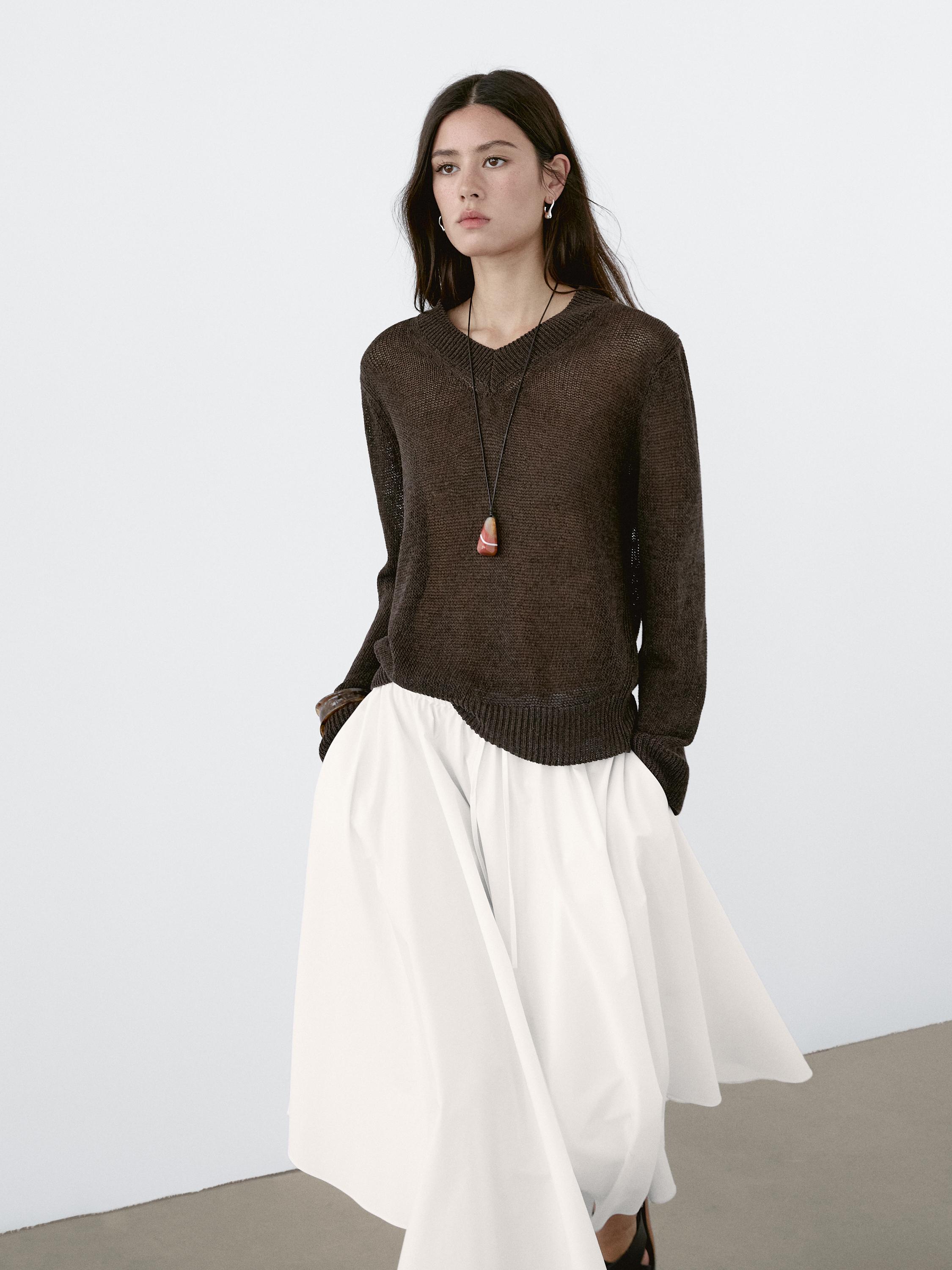 V-neck jumper with cotton