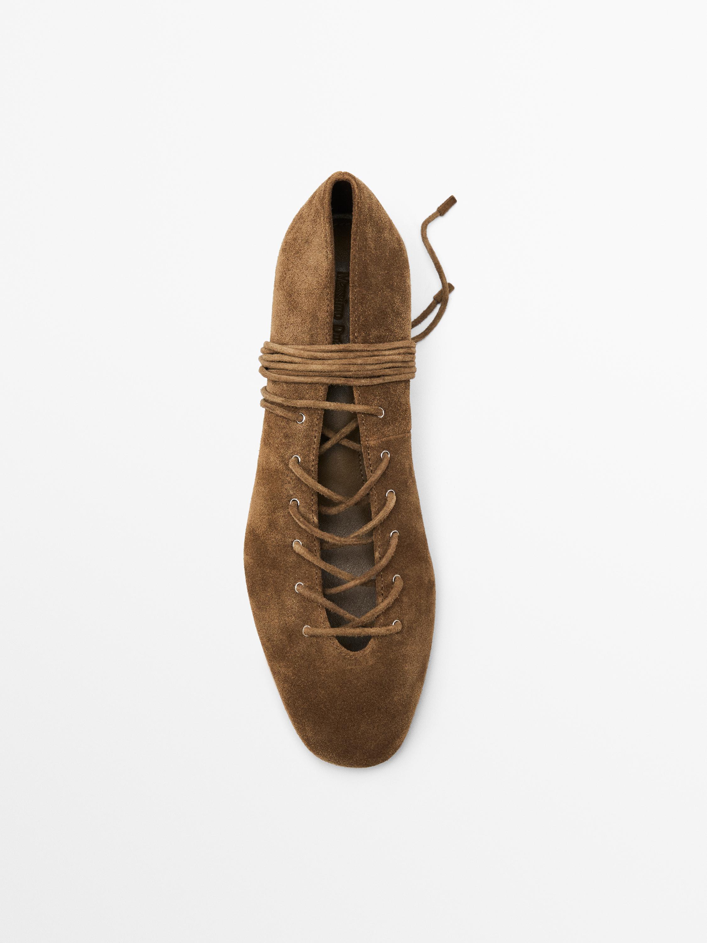 Chaussure à talon avec lacets