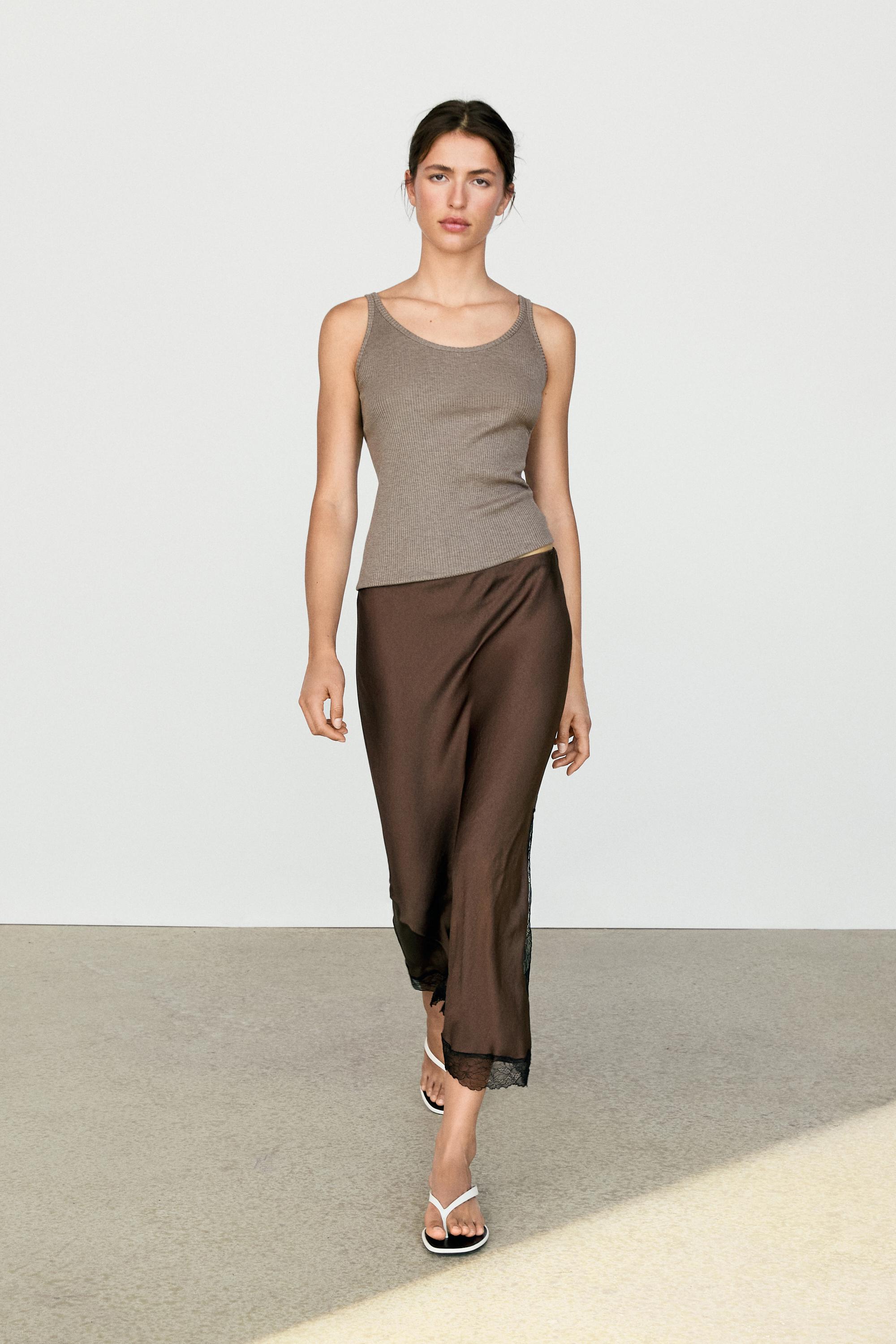 Halflange rok met kanten detail