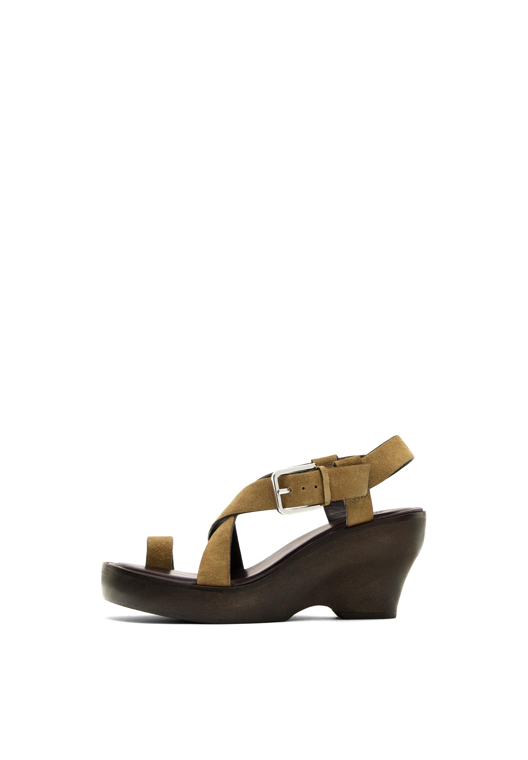 Sandals with wooden heels — CAMEL