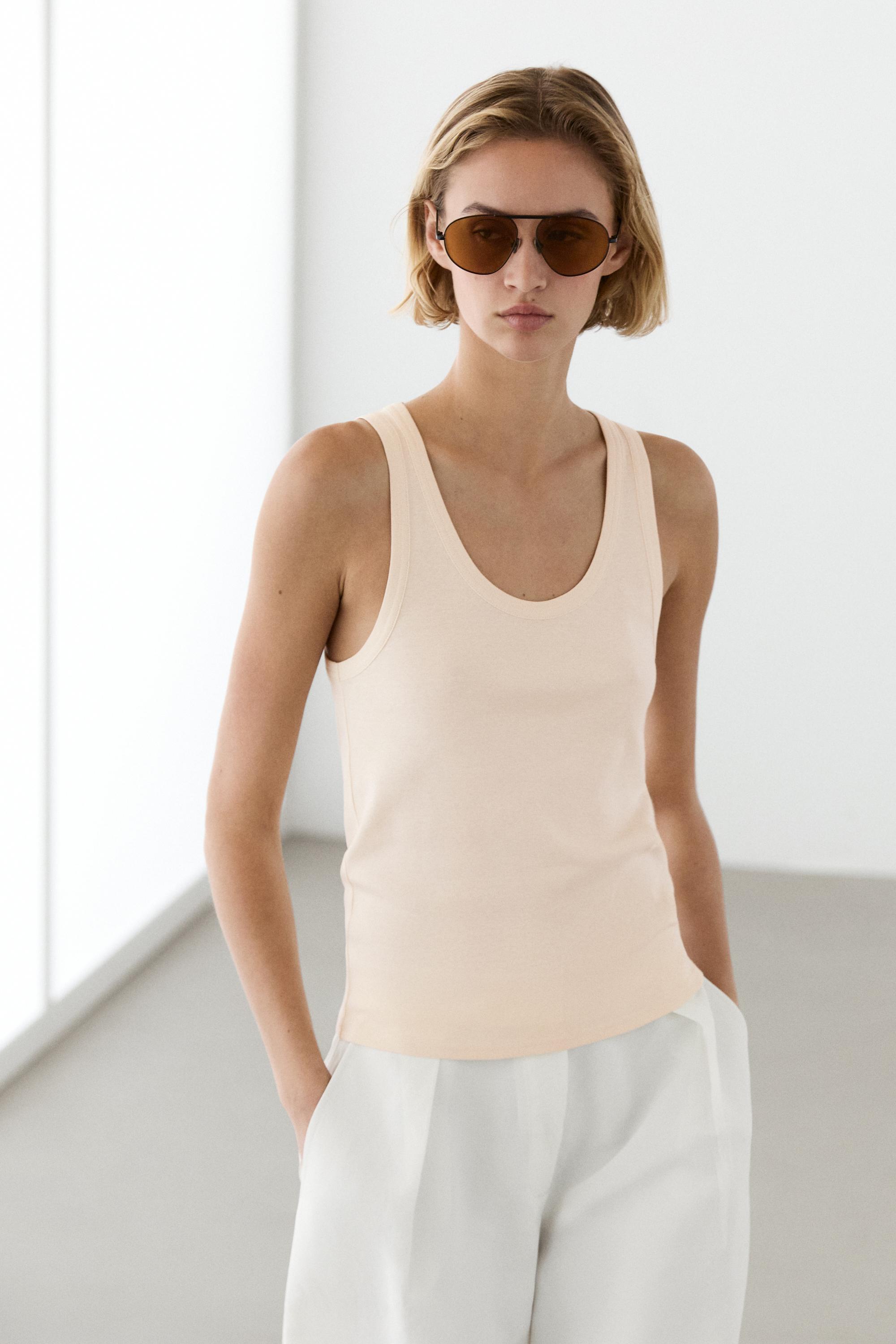 Sleeveless 100% cotton T-shirt