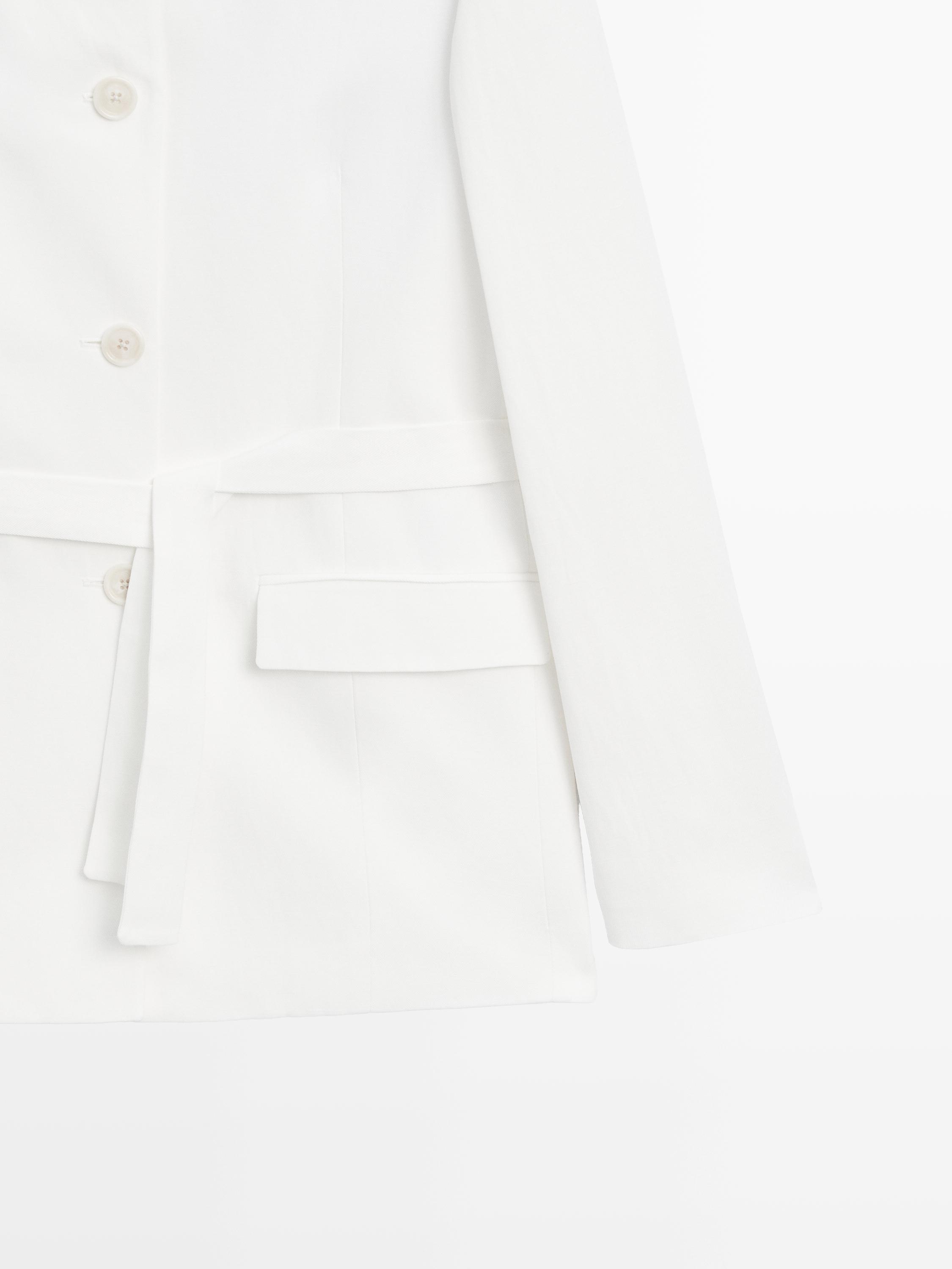 Veste de tailleur à col roulé