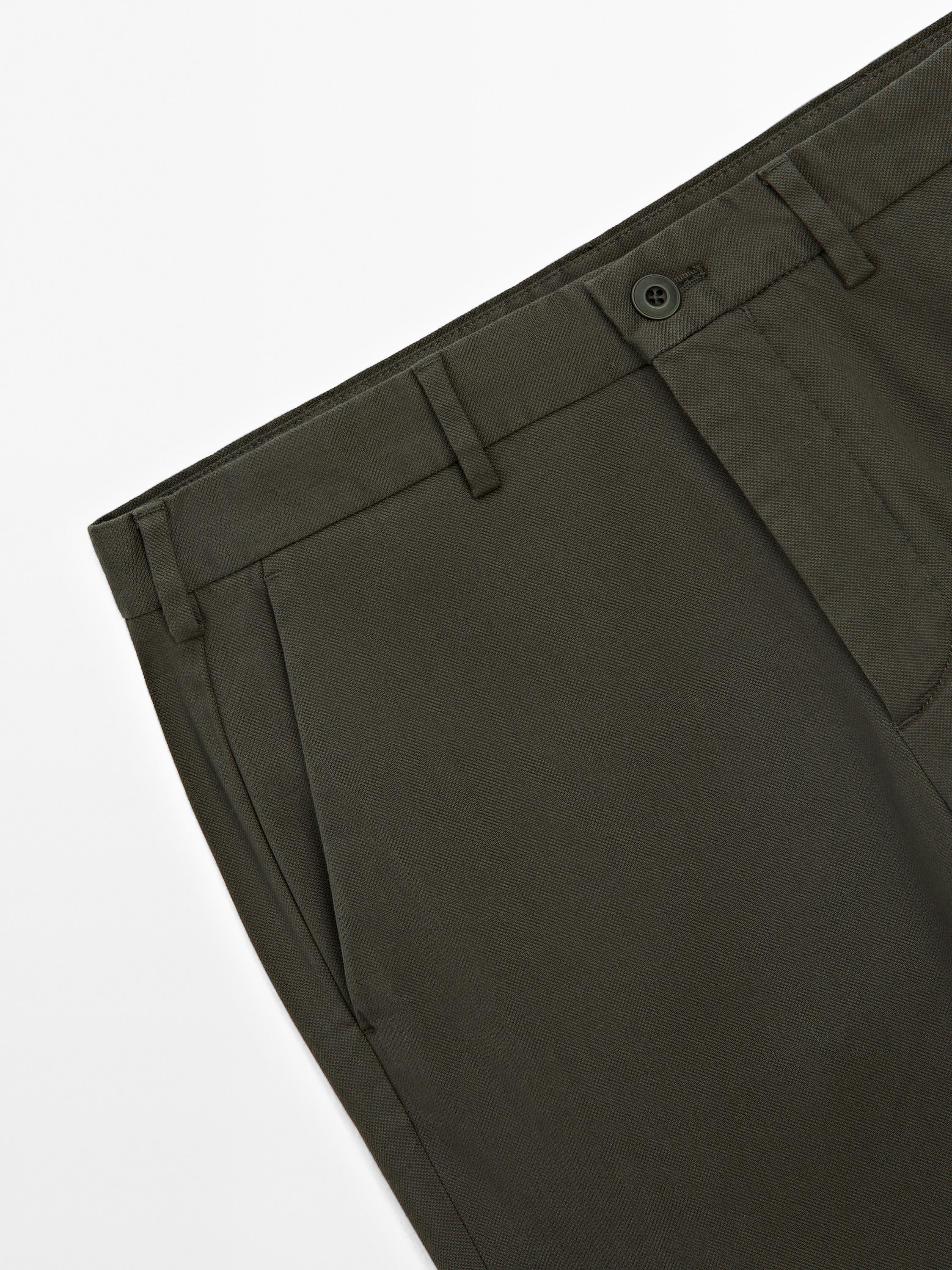Quần dài dáng slim fit cấu trúc pha cốt-tông