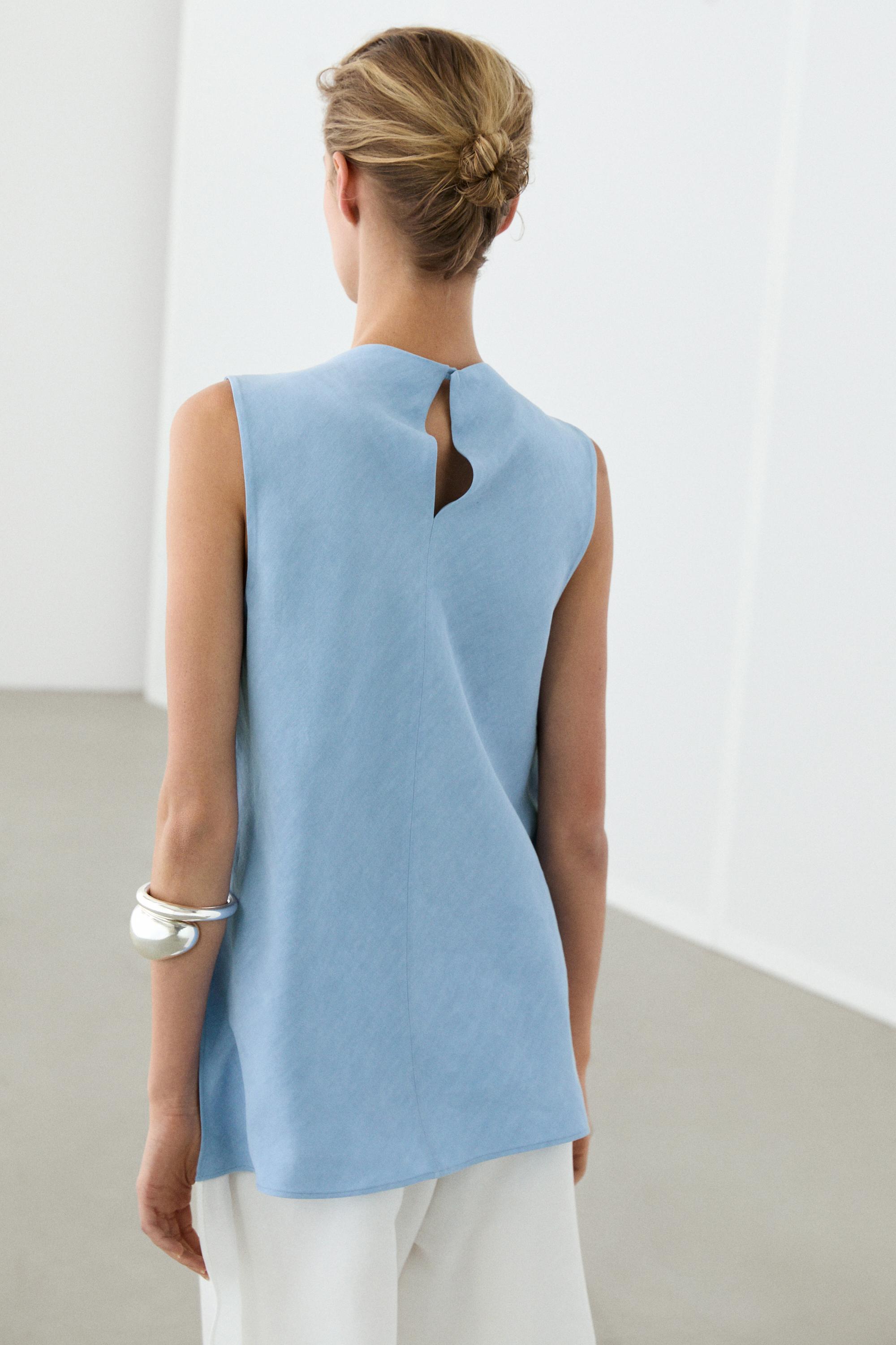 Flowing linen blend pleated top — SKY BLUE