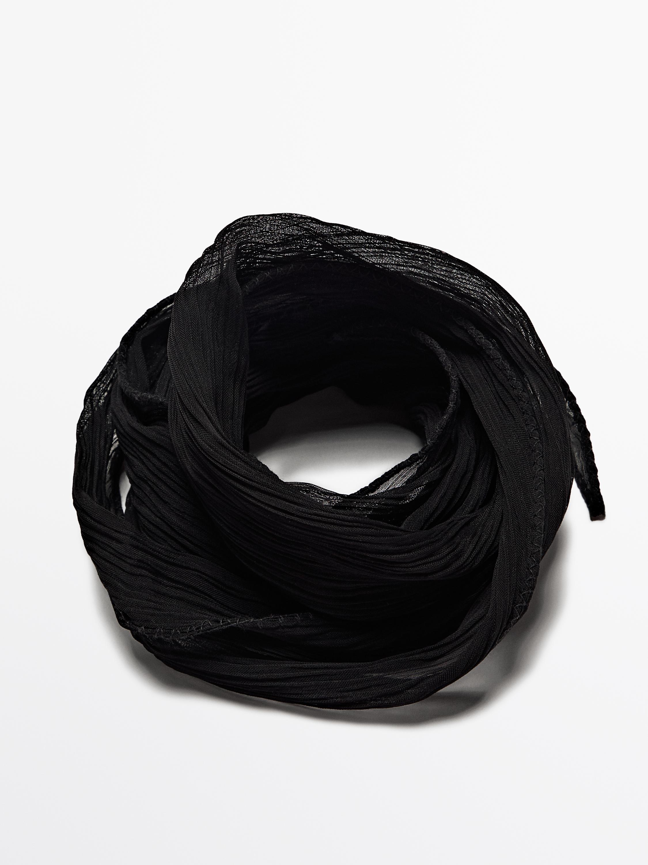 Tie scarf