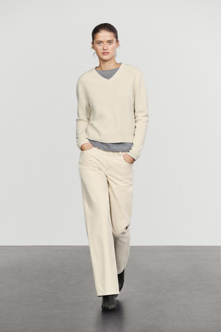 100% wool V-neck knit sweater — CREAM