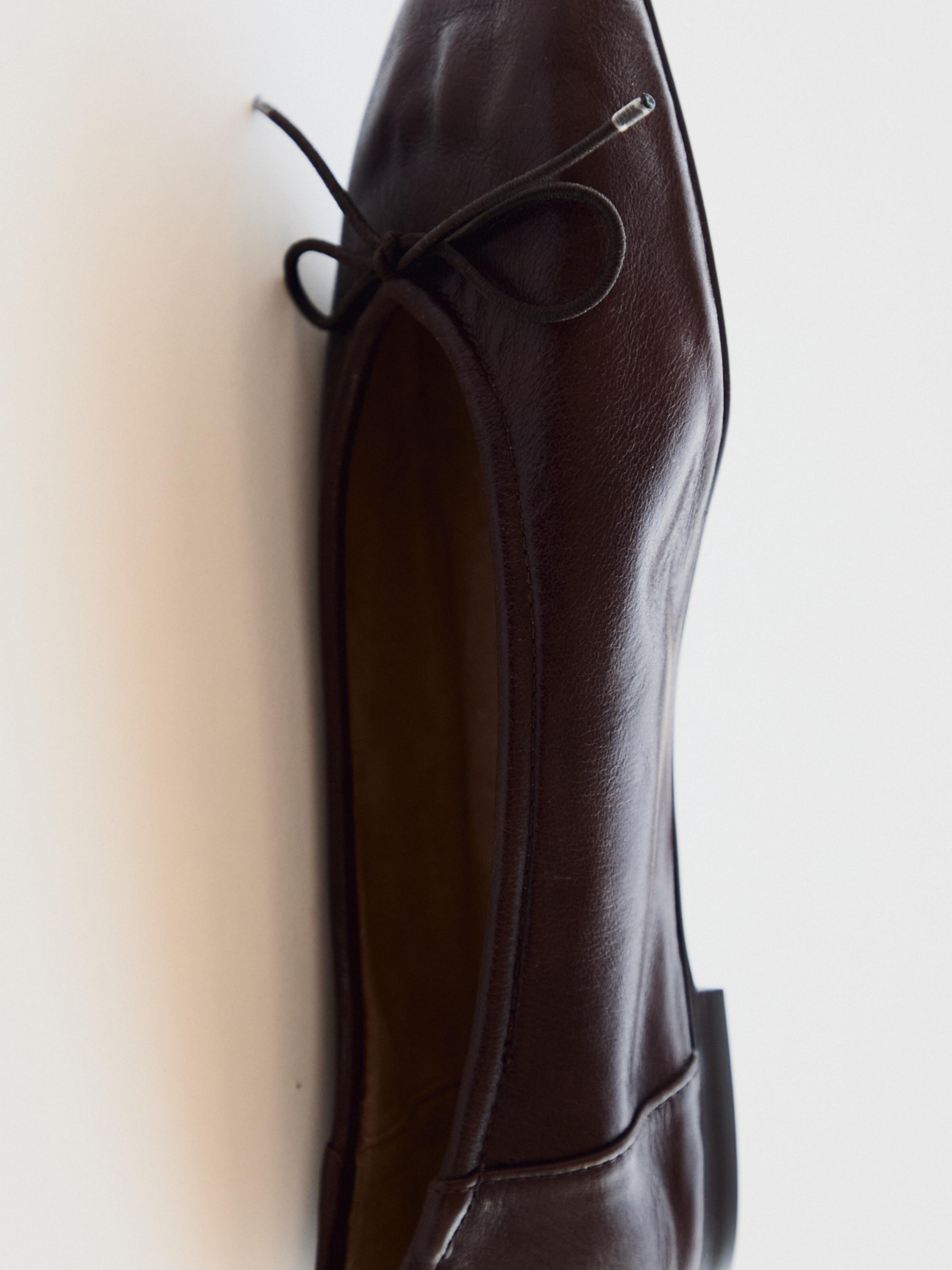 Gathered ballet flats with bow — BROWN