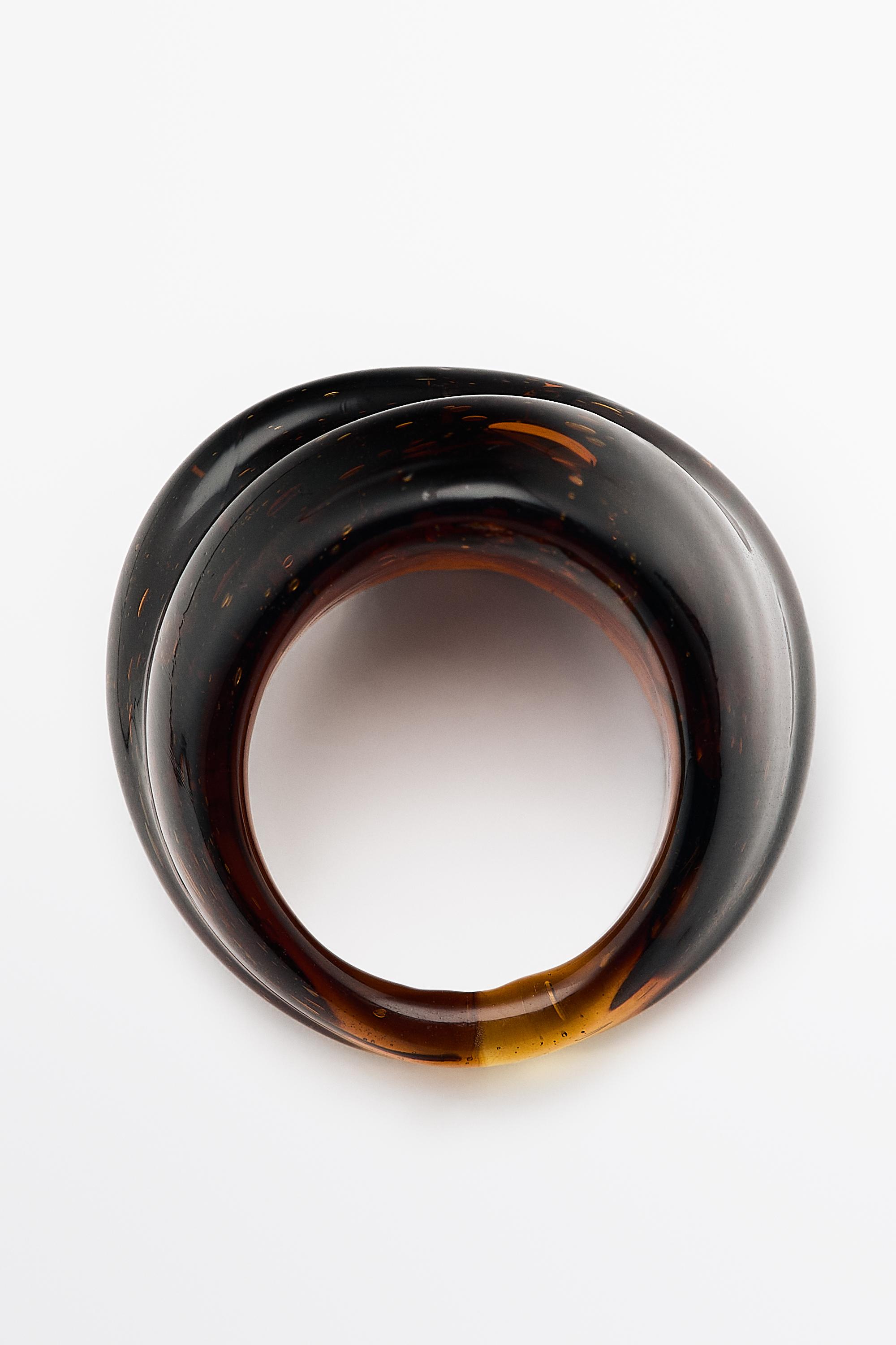 Round volume glass ring — Caramel