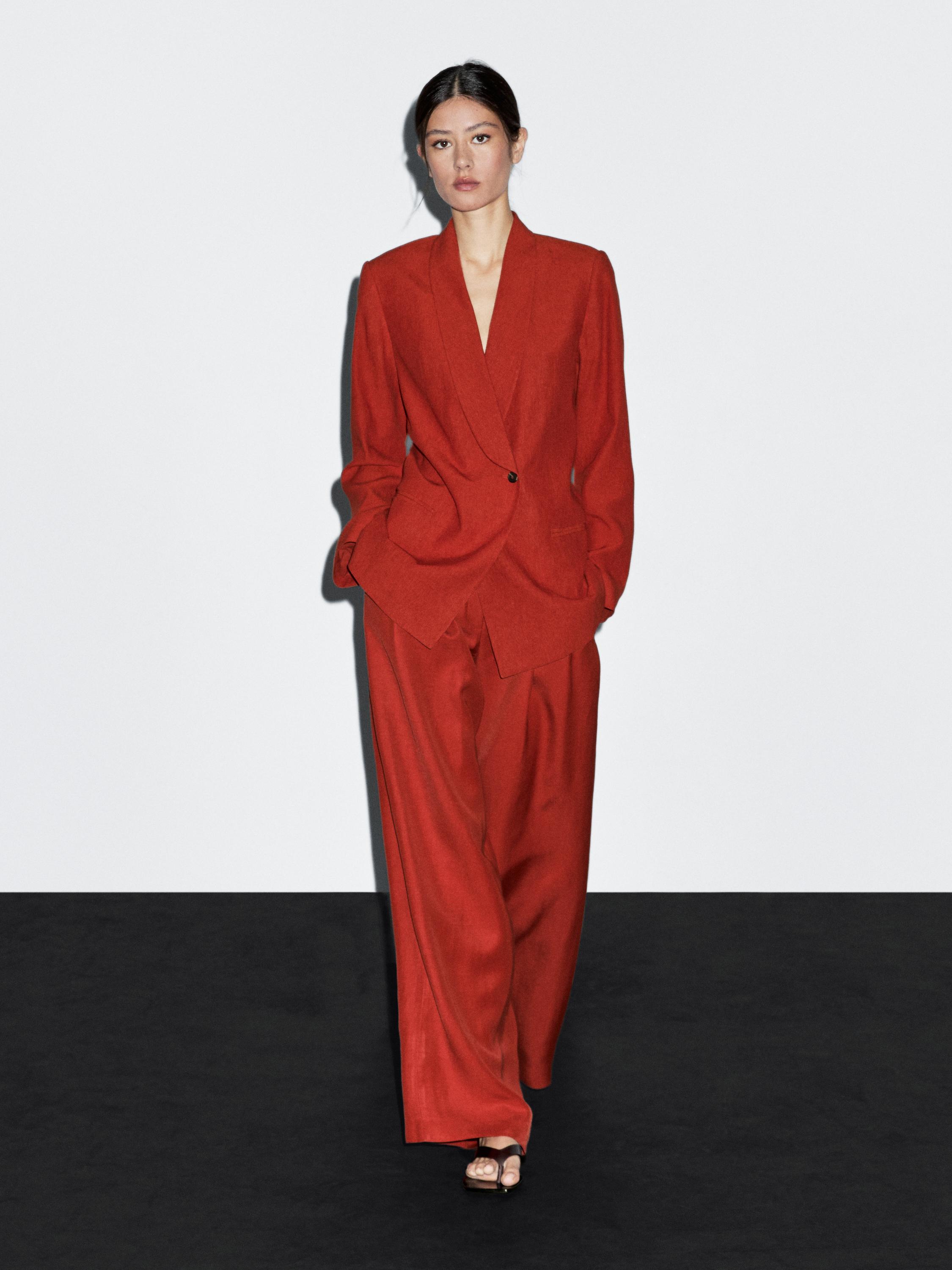 Straight-leg trousers with double dart detail