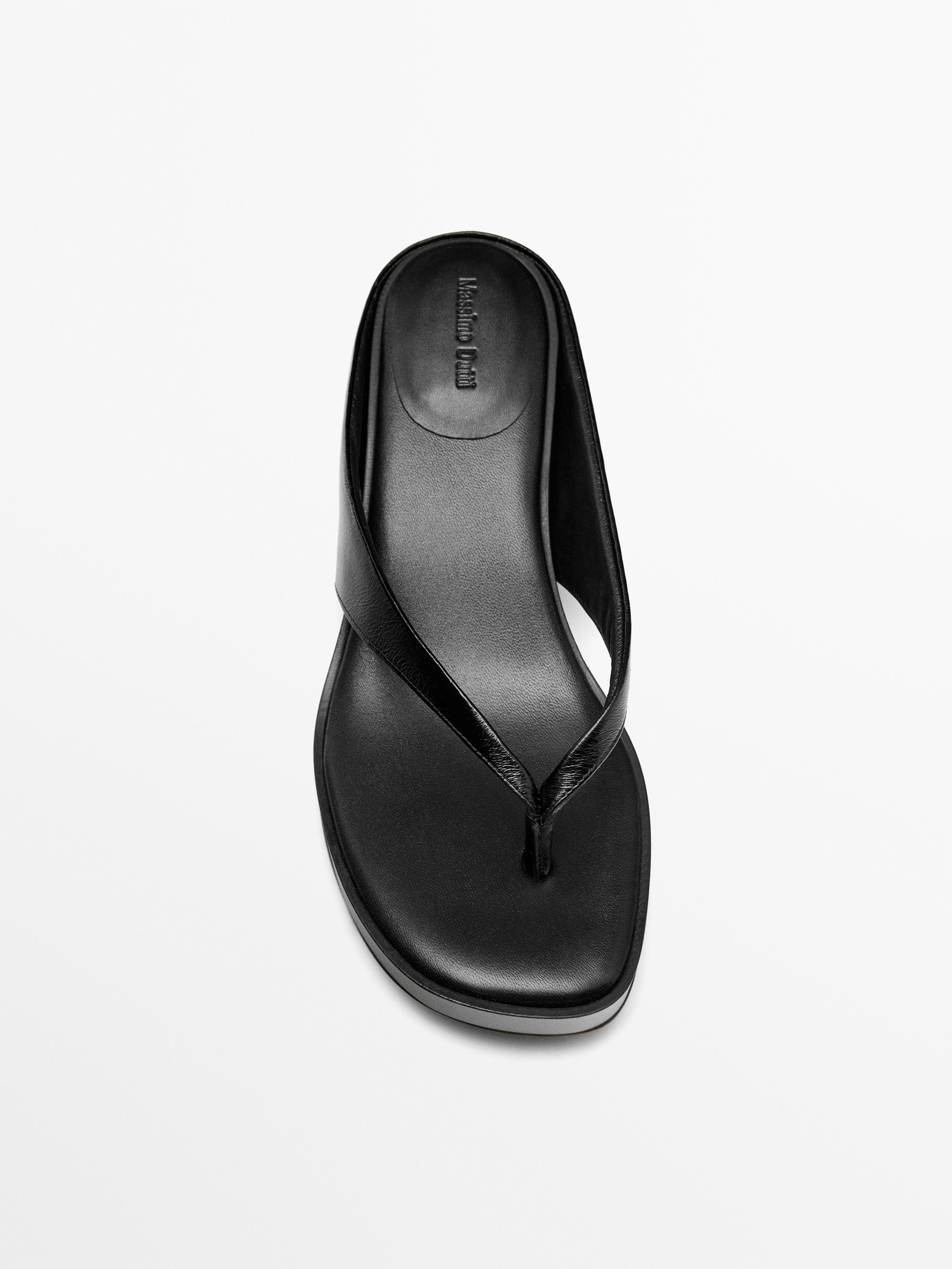 Mid-heel sandals with toe divider