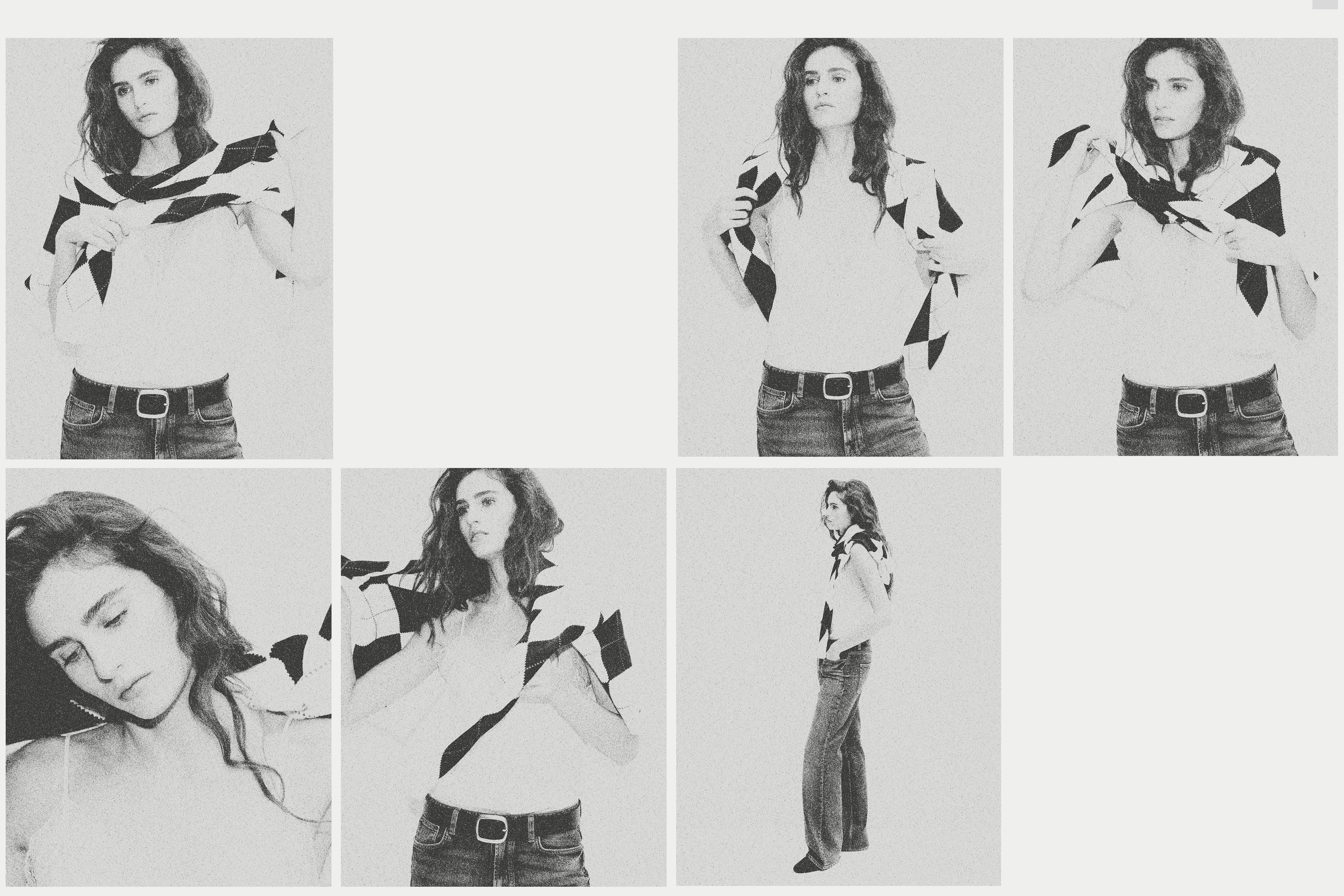 Witte kanten top met knoopjes en donkerblauwe jeans. Zwart-witte sjaal met geometrische print.