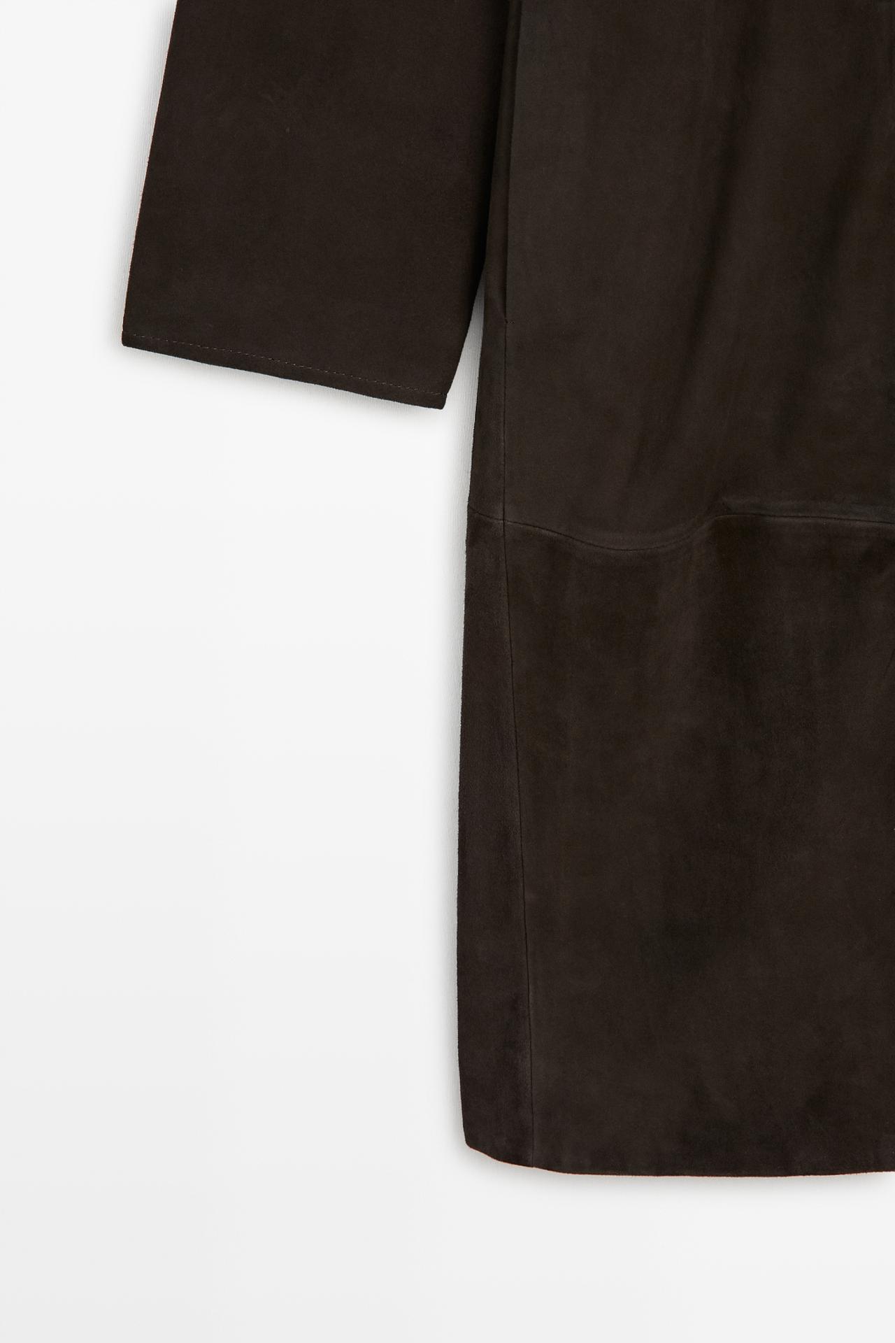Suede coat with detachable collar — BROWN